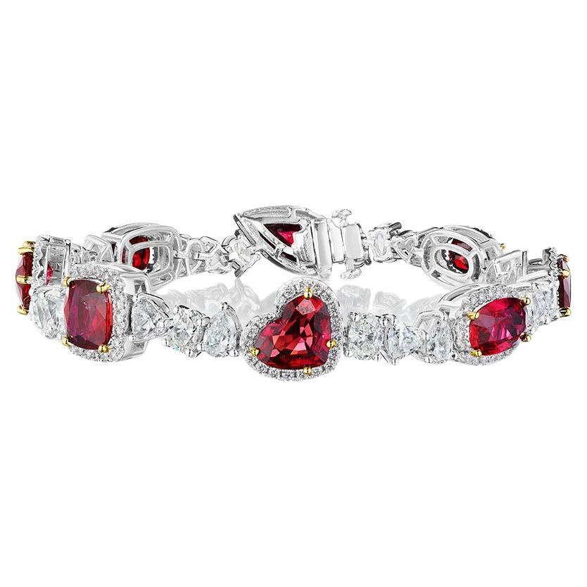 Bracelet en or blanc 18 carats, rubis et diamants de forme mixte de 25,52 carats