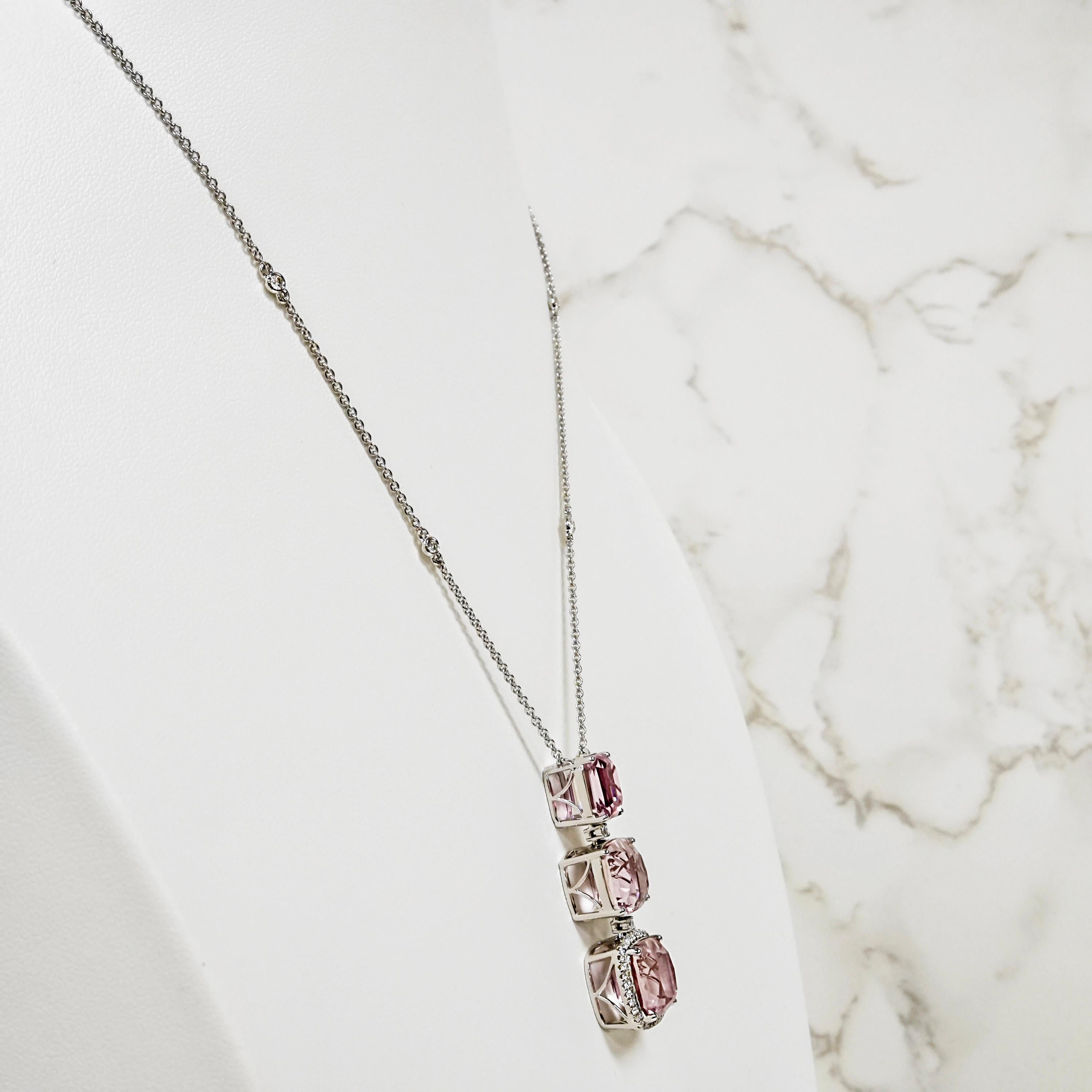 Taglio misto Collana in oro bianco con Kunzite e diamanti da 25,55 carati in vendita