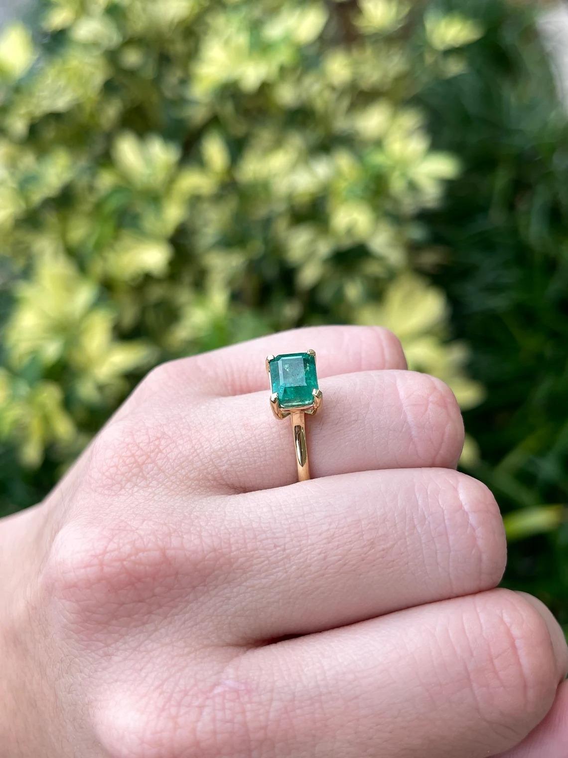2.55ct 18K East to West Emerald Cut Emerald Solitaire 4 Prong Gold Accent Ring In New Condition For Sale In Jupiter, FL