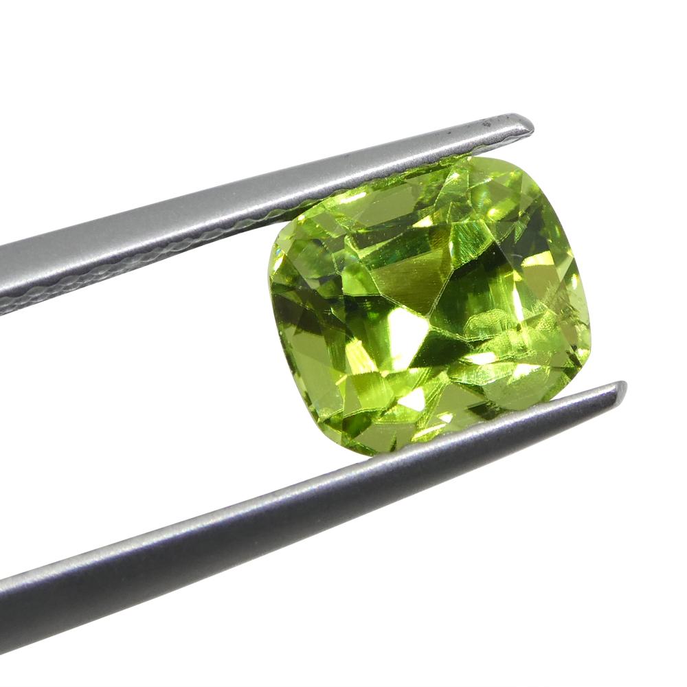 Peridoto verde giallastro a cuscino da 2,55 carati in vendita 1