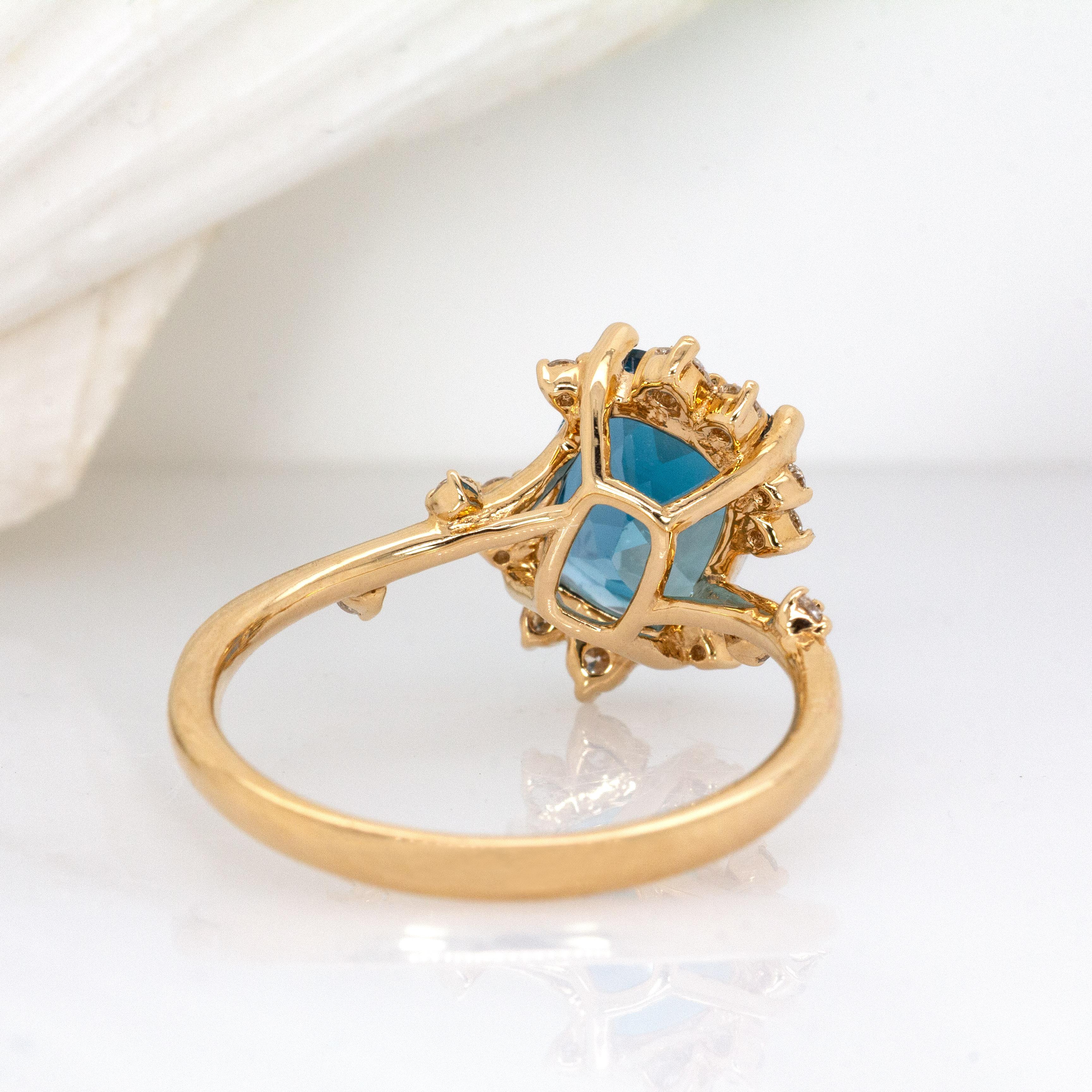 2,55 Karat Londoner Blauer Topas Ring mit natürlichen Diamanten aus massivem 14K Gold  CU 9x7mm im Angebot 4