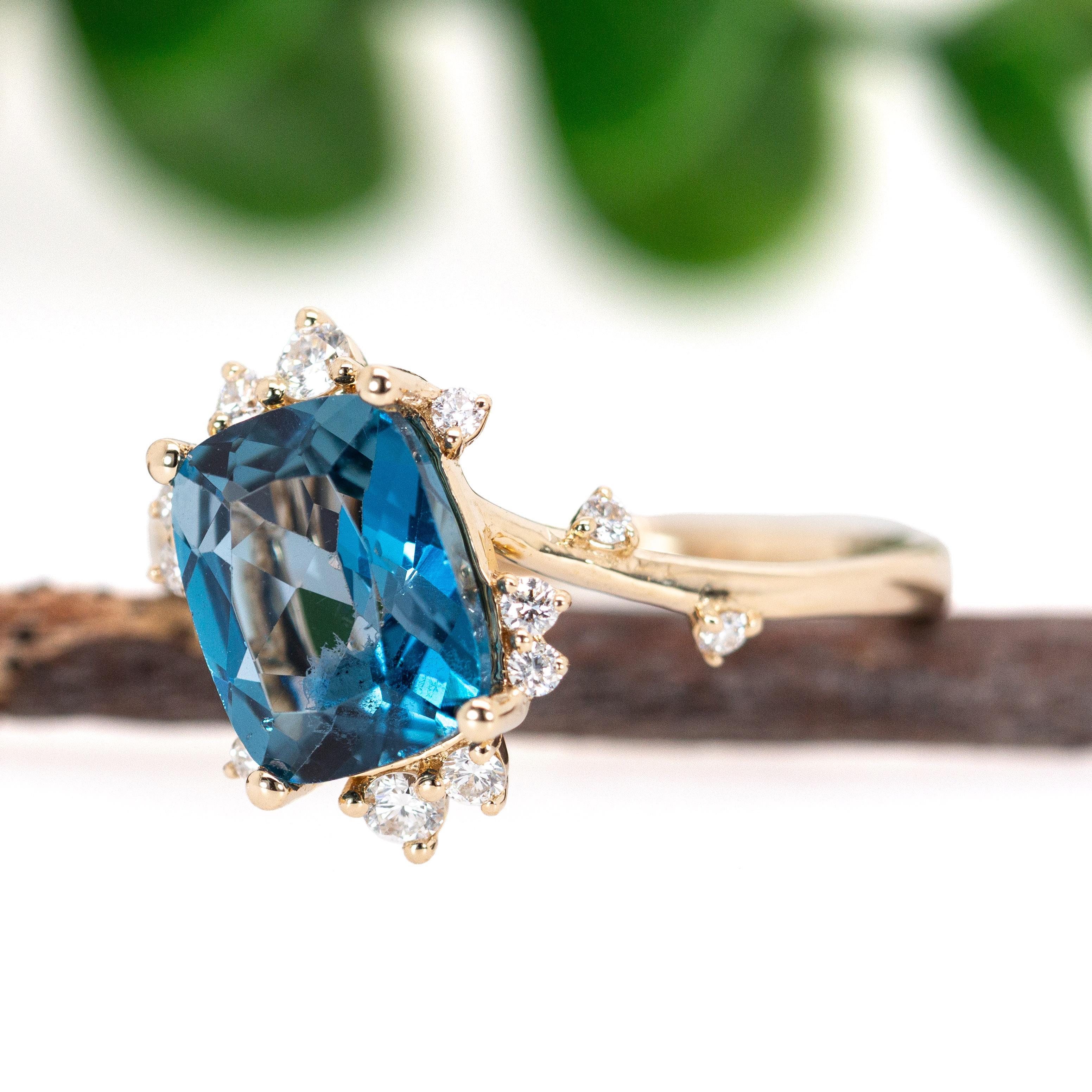 2,55cts Anillo de topacio azul de Londres con diamantes naturales en oro macizo de 14 quilates  CU 9x7mm Corte cojín en venta