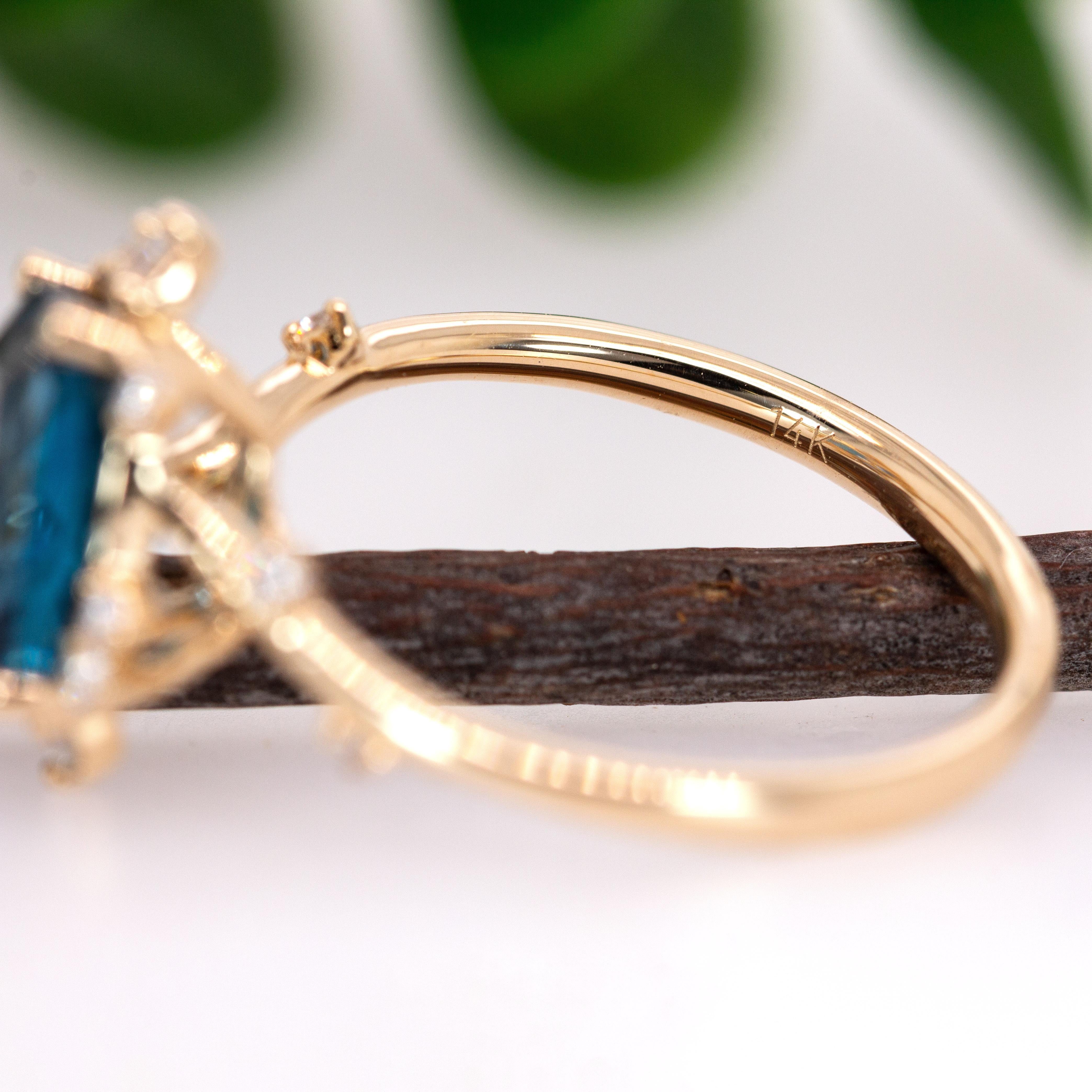 2,55cts Anillo de topacio azul de Londres con diamantes naturales en oro macizo de 14 quilates  CU 9x7mm en Nuevo estado para la venta en Columbus, OH