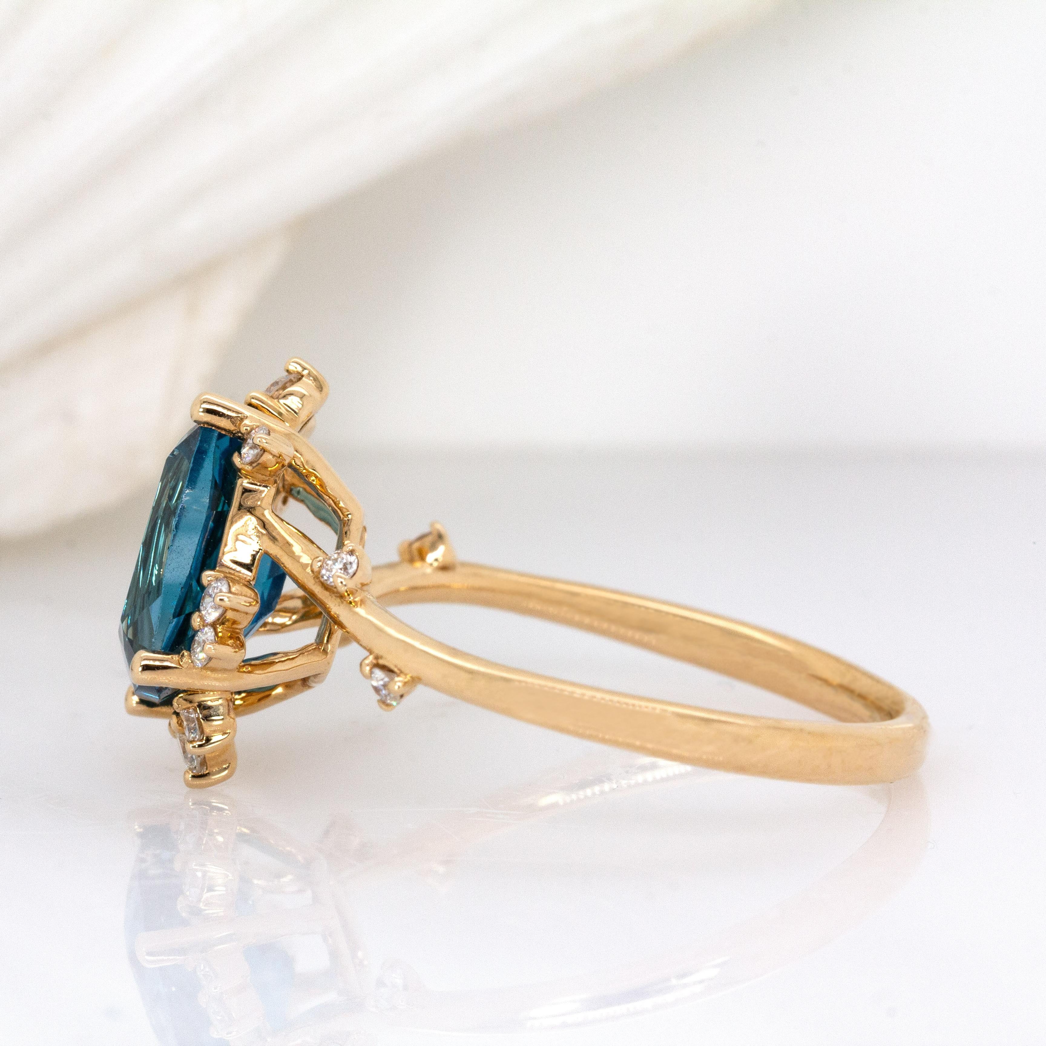2,55 Karat Londoner Blauer Topas Ring mit natürlichen Diamanten aus massivem 14K Gold  CU 9x7mm im Angebot 2