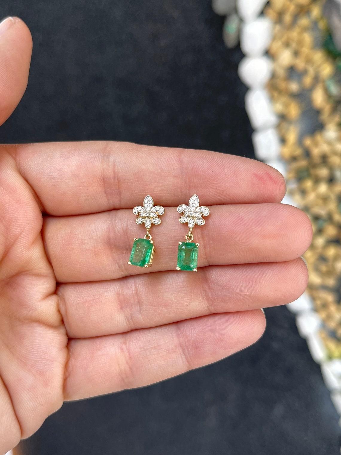 Taglio smeraldo Orecchini a pendente con smeraldo e diamante 2,55tcw 14K Greene & Greene in vendita