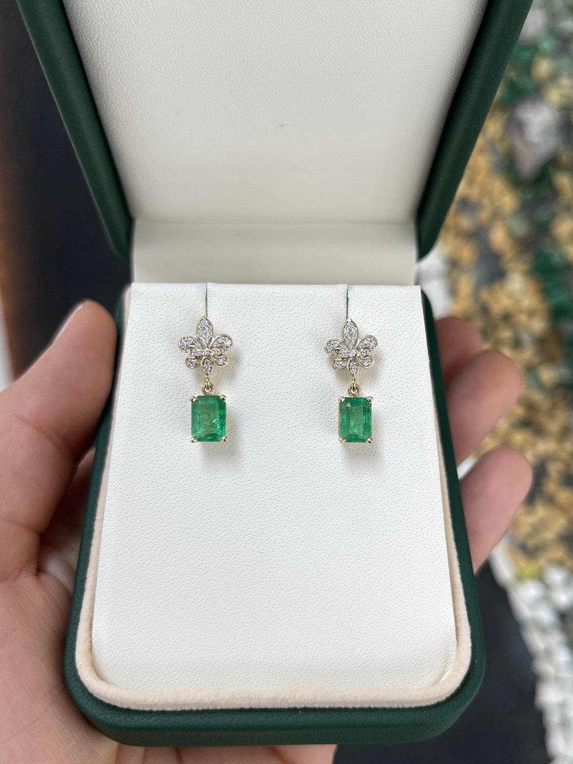 Orecchini a pendente con smeraldo e diamante 2,55tcw 14K Greene & Greene In condizioni Nuovo in vendita a Jupiter, FL