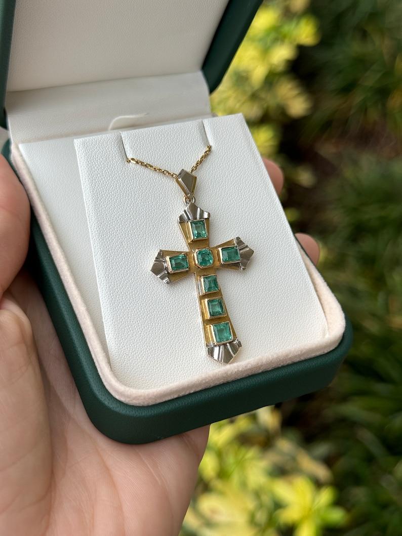 2,55tcw 18K präkolumbianisches Goldkreuz - Unisex-Anhänger 750 mit zweifarbigem Smaragdschliff im Smaragdschliff im Angebot 4