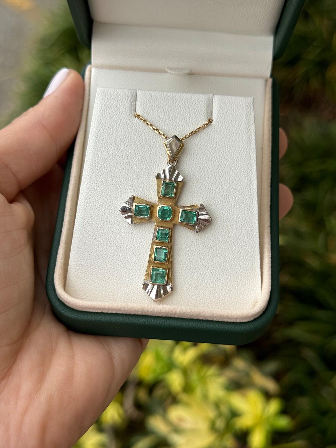 2.55tcw 18K Two-Toned Gold Pre-Colombian Emerald Cross Bezel Set Asscher In New Condition For Sale In Jupiter, FL