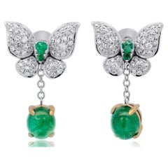 Boucles d'oreilles pendantes papillon en or 18 carats, émeraude cabochon de 2,56 carats et diamants 