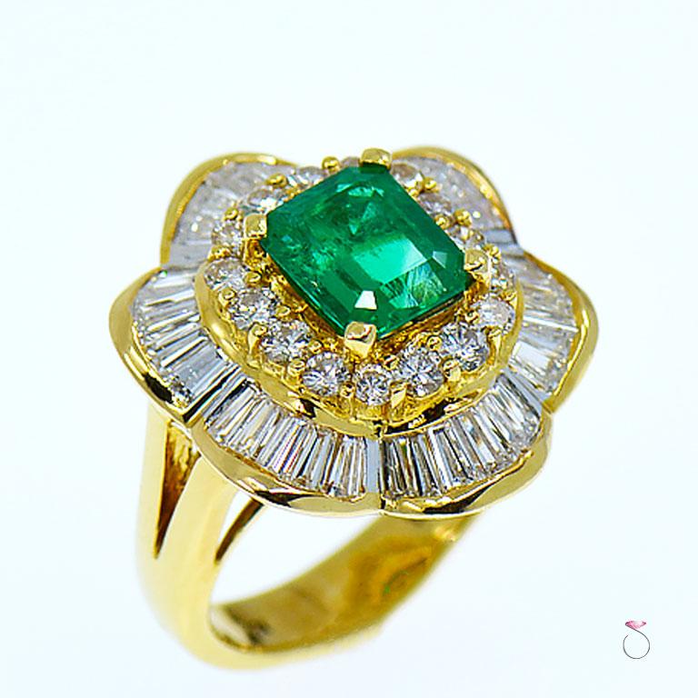 2.56 Carat Colombian Emerald and Diamond Ballerina Ring In Excellent Condition In Honolulu, HI