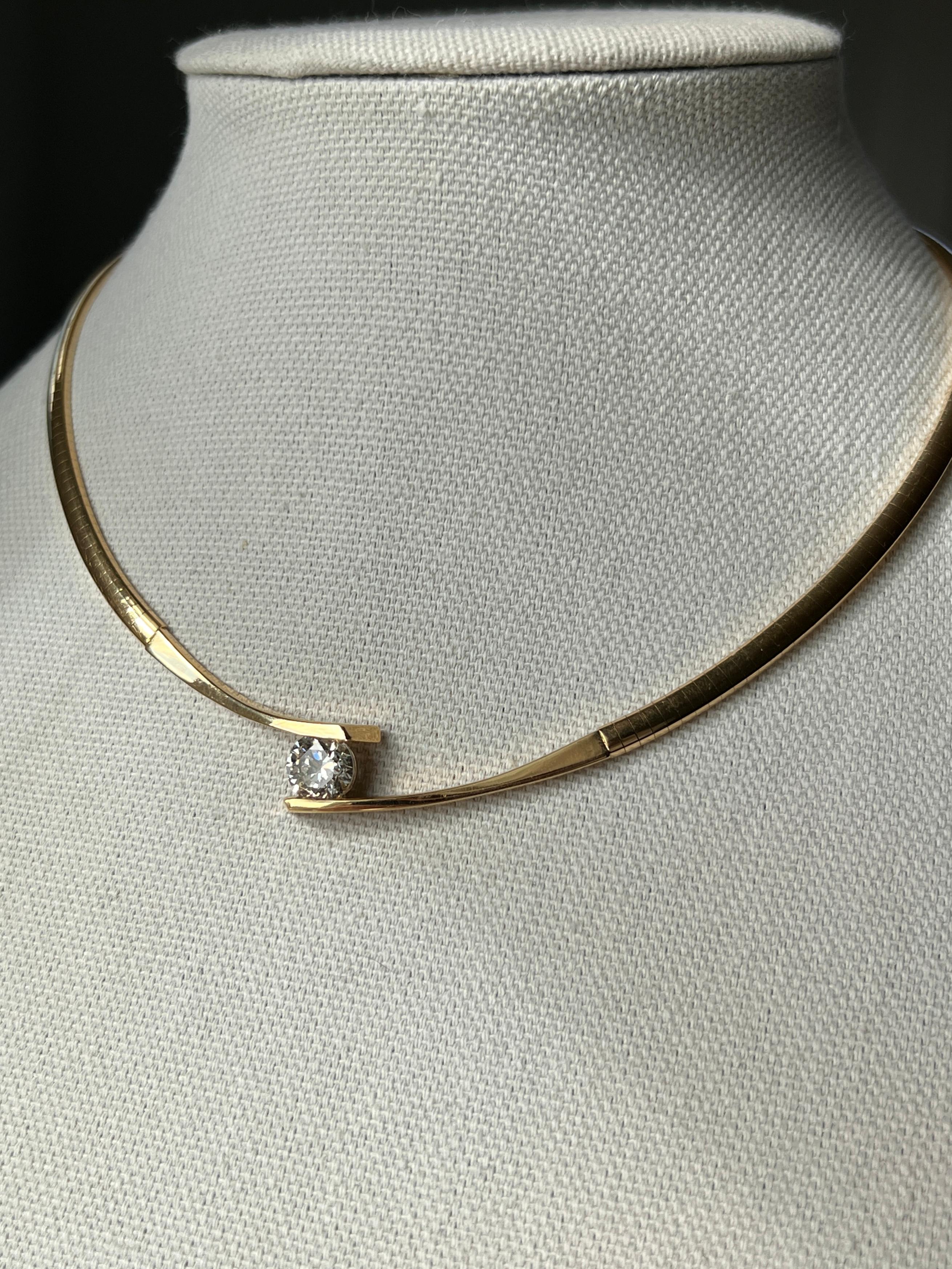 Contemporain Collier à maillons oméga en or jaune 18 carats et diamants de 2,56 carats en vente