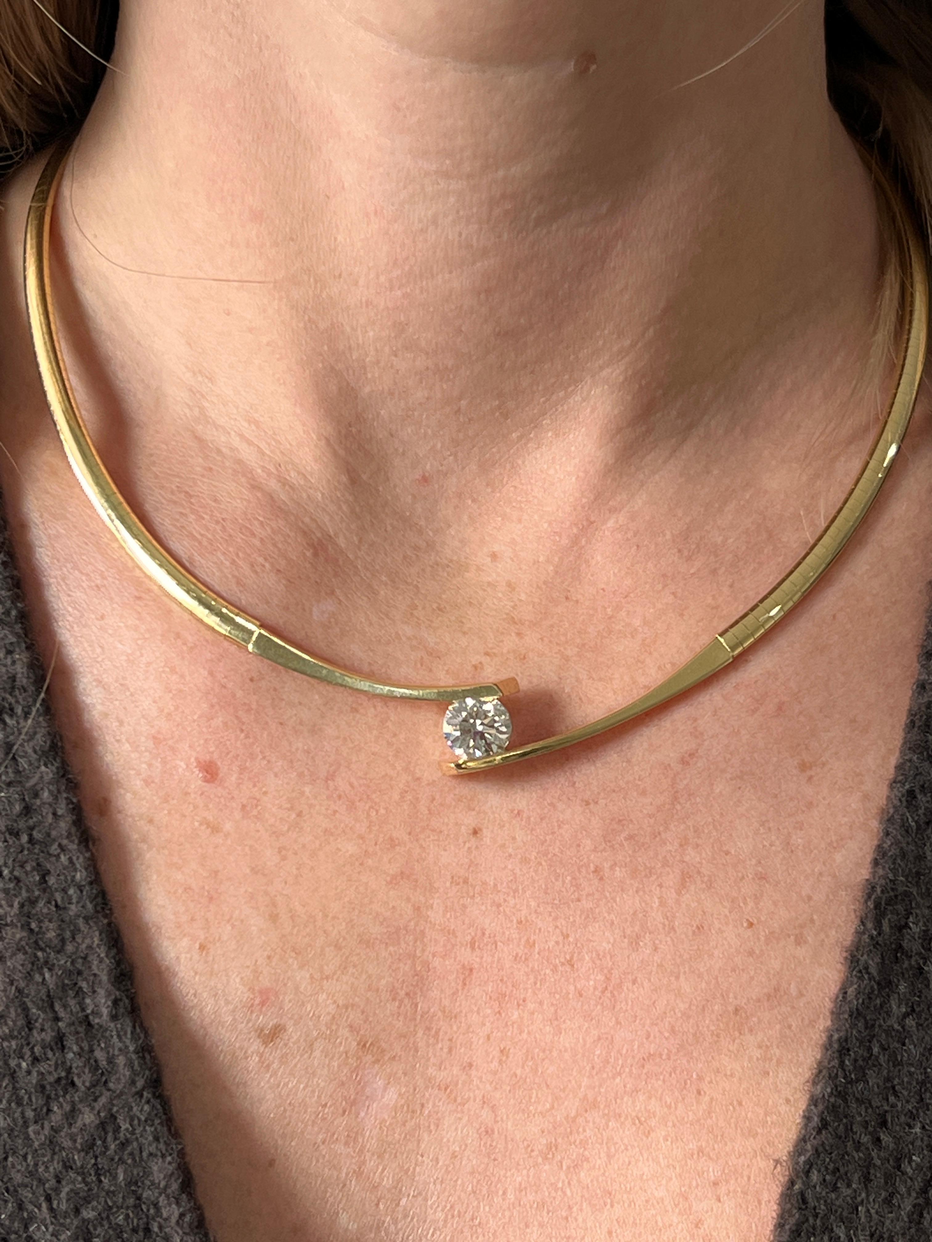 Taille ronde Collier à maillons oméga en or jaune 18 carats et diamants de 2,56 carats en vente