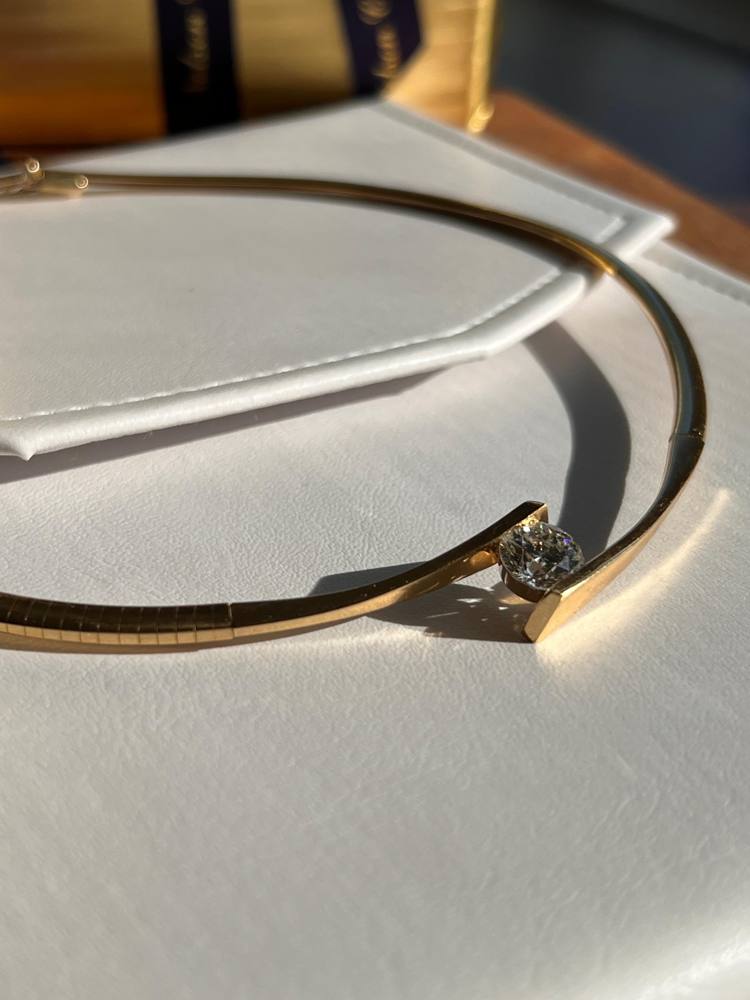 Collier à maillons oméga en or jaune 18 carats et diamants de 2,56 carats en vente 1