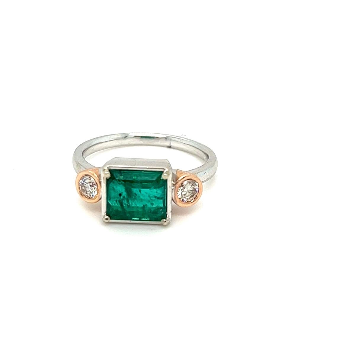 2.56 Carat Emerald and 0.30 Carat Diamond Trendy Ring In New Condition For Sale In Miami, FL