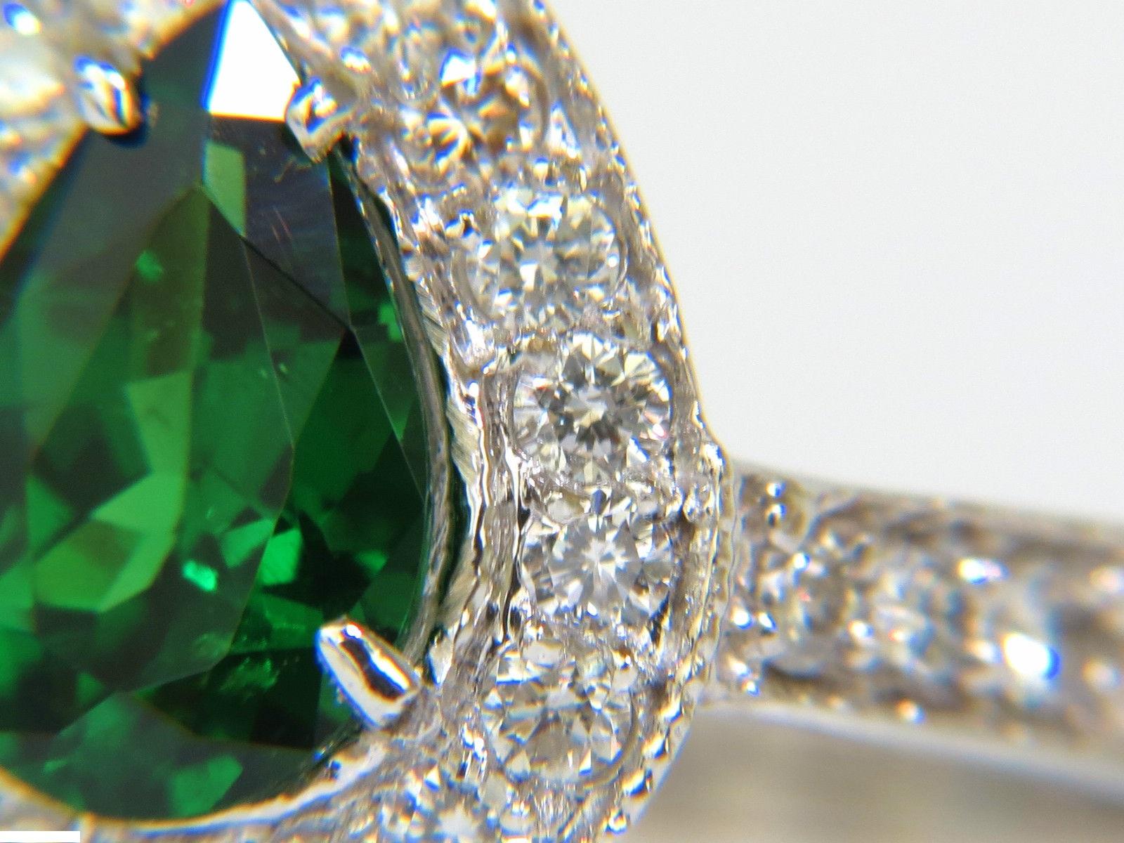 Women's or Men's 2.56 Carat Natural Bright Fine Gem Green Tsavorite Diamond Ring 14 Karat For Sale
