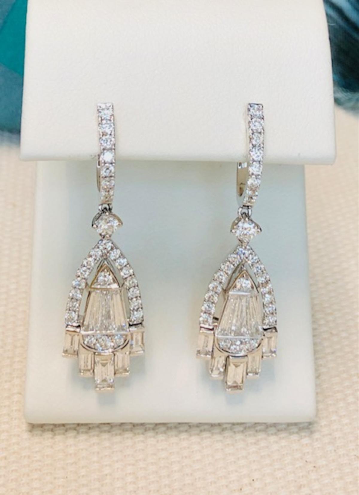 Women's Diamond Baguette Chandelier Earrings in White Gold, 2.56 Carats Total  For Sale