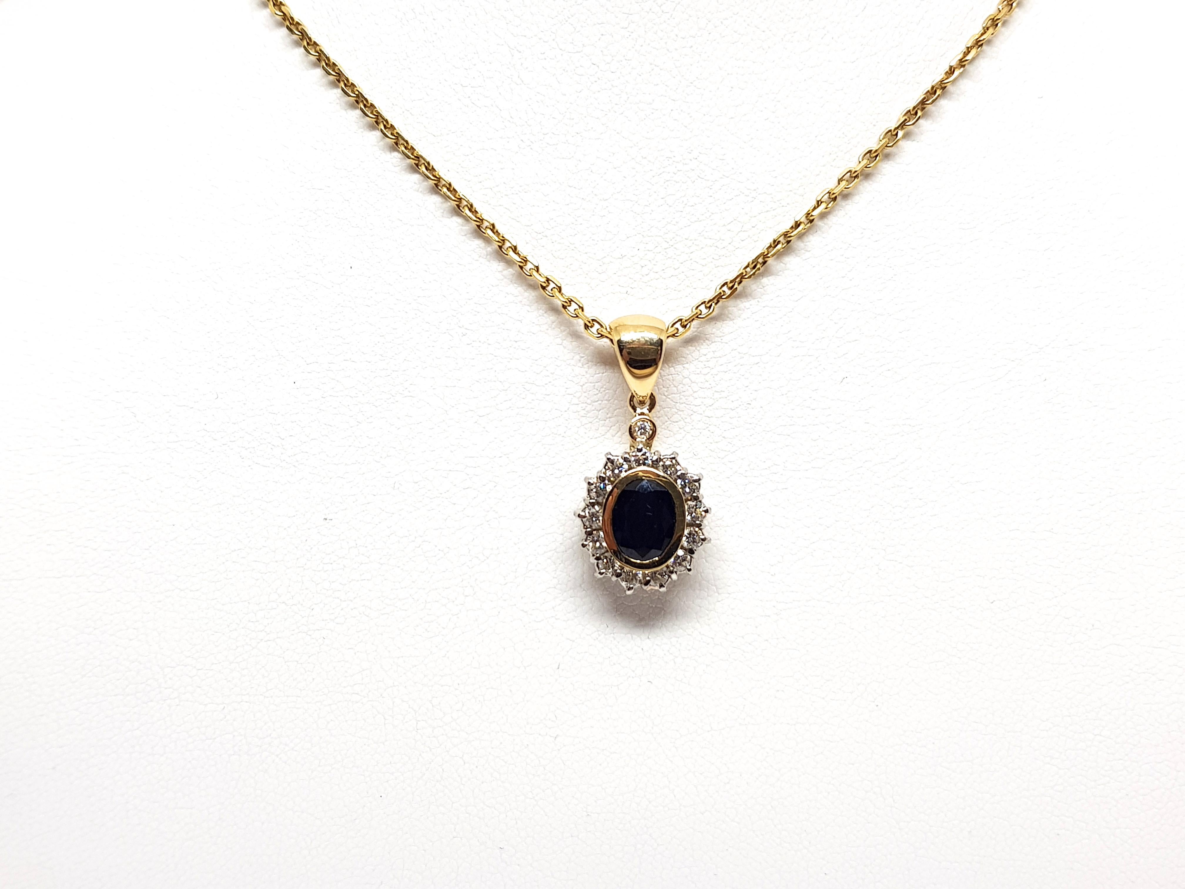 Round Cut 2.56 Carat Yellow Gold Necklace Diamond Sapphire Pendant For Sale