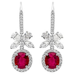 Boucles d'oreilles pendantes en rubis taille ovale et diamant taille mixte, 2,56 carats au total
