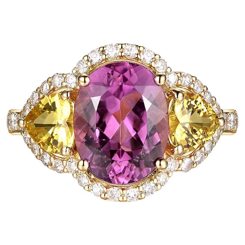 Introducing our stunning 18 karat yellow gold ring, featuring a mesmerizing 2.56 carat tourmaline at its center. This exquisite piece is designed to make you stand out in the crowd with its elegant and sophisticated look.

The tourmaline stone is