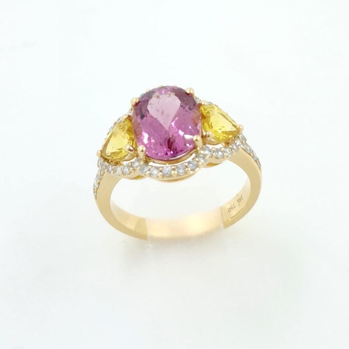 2.56 Carats Tourmaline Yellow Sapphire and Diamond Ring in 18 Karat Yellow Gold In New Condition In Hong Kong, HK