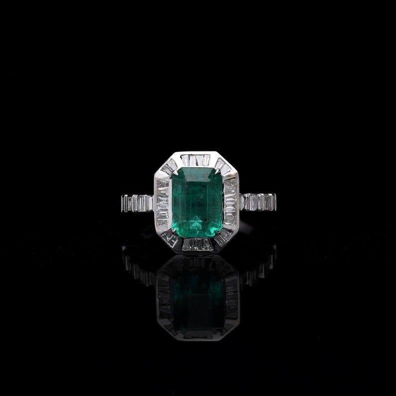 ➡️GEMSTONE DETAILS :

❋ Gemstone : Emerald

❋ Gemstone Weight : 2.56 Cts

❋ Gemstone Size : 9.10X6.6 MM Approx

❋ Gemstone Shape : Octagon Cut

❋ Gemstone Type : Natural


➡️DIAMOND DETAILS :

❋ Diamond Weight : 0.76 Cts.

❋ Diamond Shape : Round