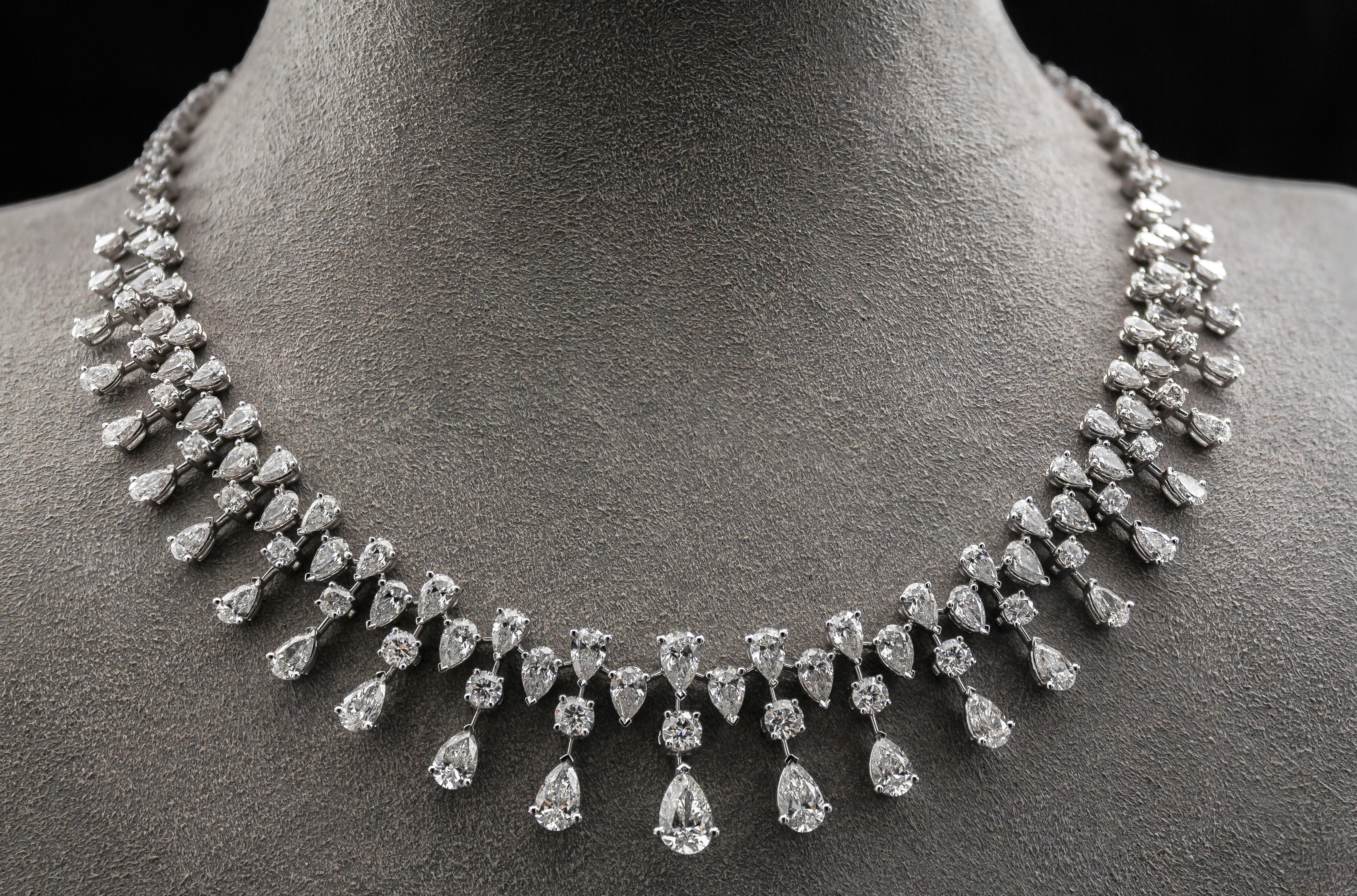 Roman Malakov 25.60 Carats Total Mixed Cut Graduating Diamonds Necklace For Sale 1