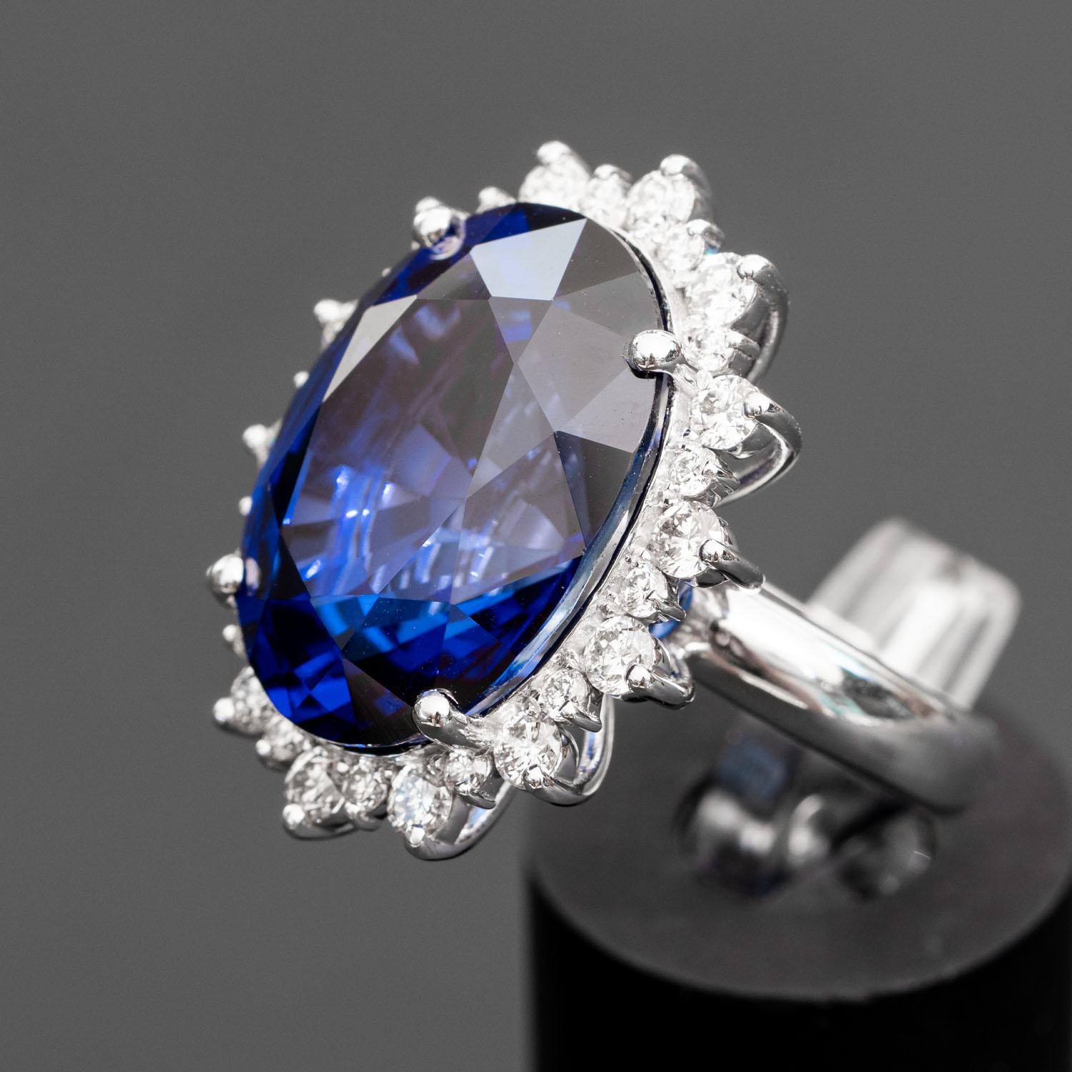 Oval Cut 25.60 carat oval sapphire ring 1.30 carat natural diamonds statement ring For Sale