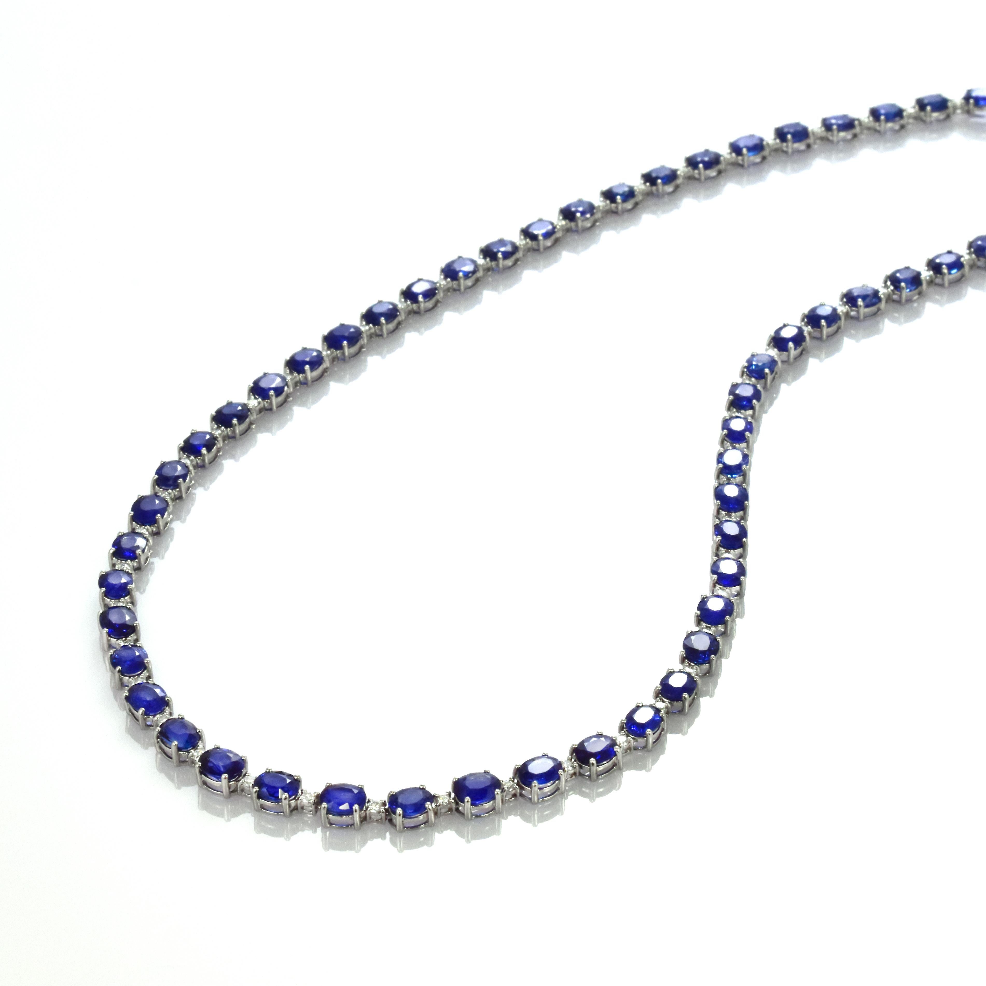 25.62 Carat Natural Ceylon Sapphires and Diamonds Necklace Made in Platinum In New Condition For Sale In Tokyo, JP