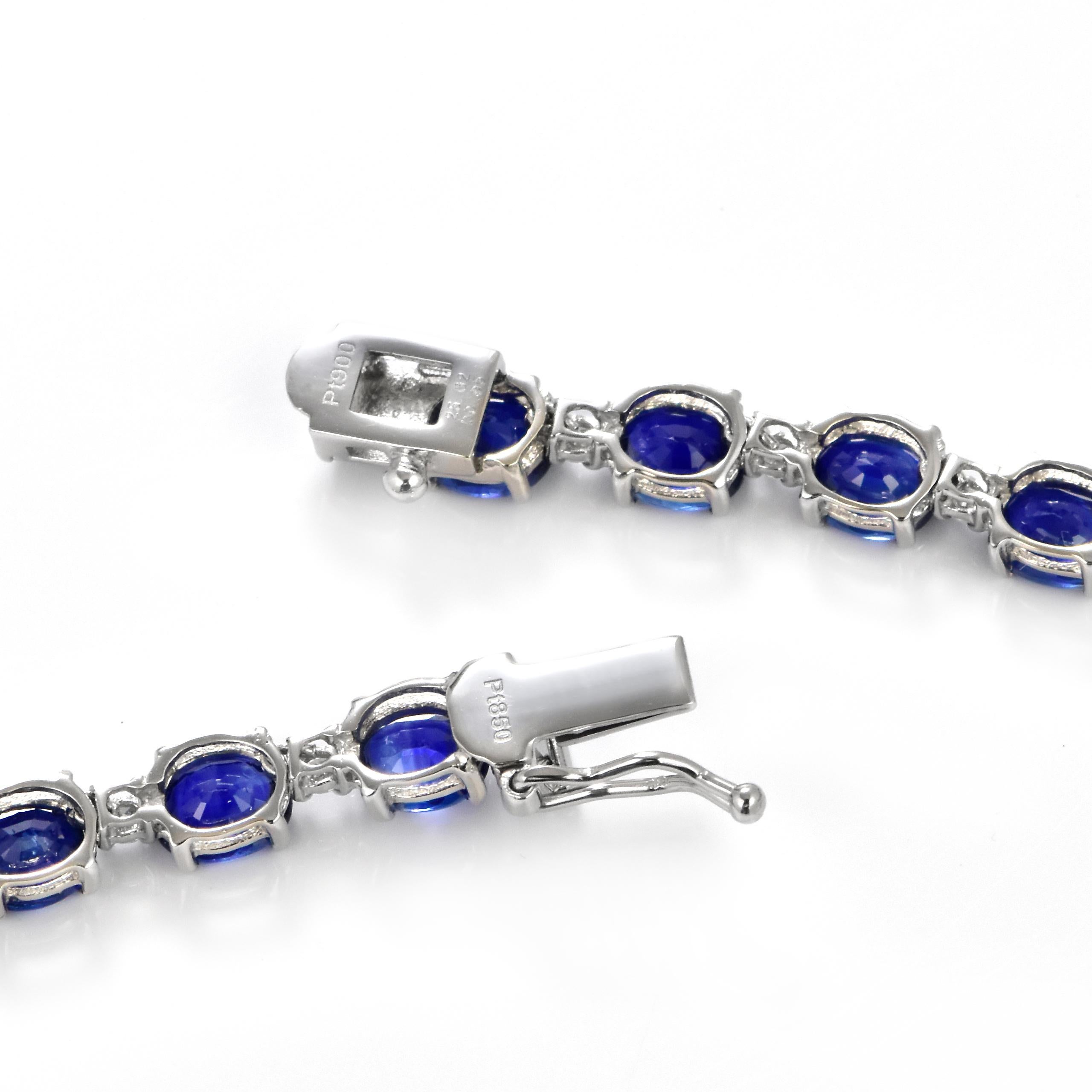 Women's 25.62 Carat Natural Ceylon Sapphires and Diamonds Necklace Made in Platinum For Sale