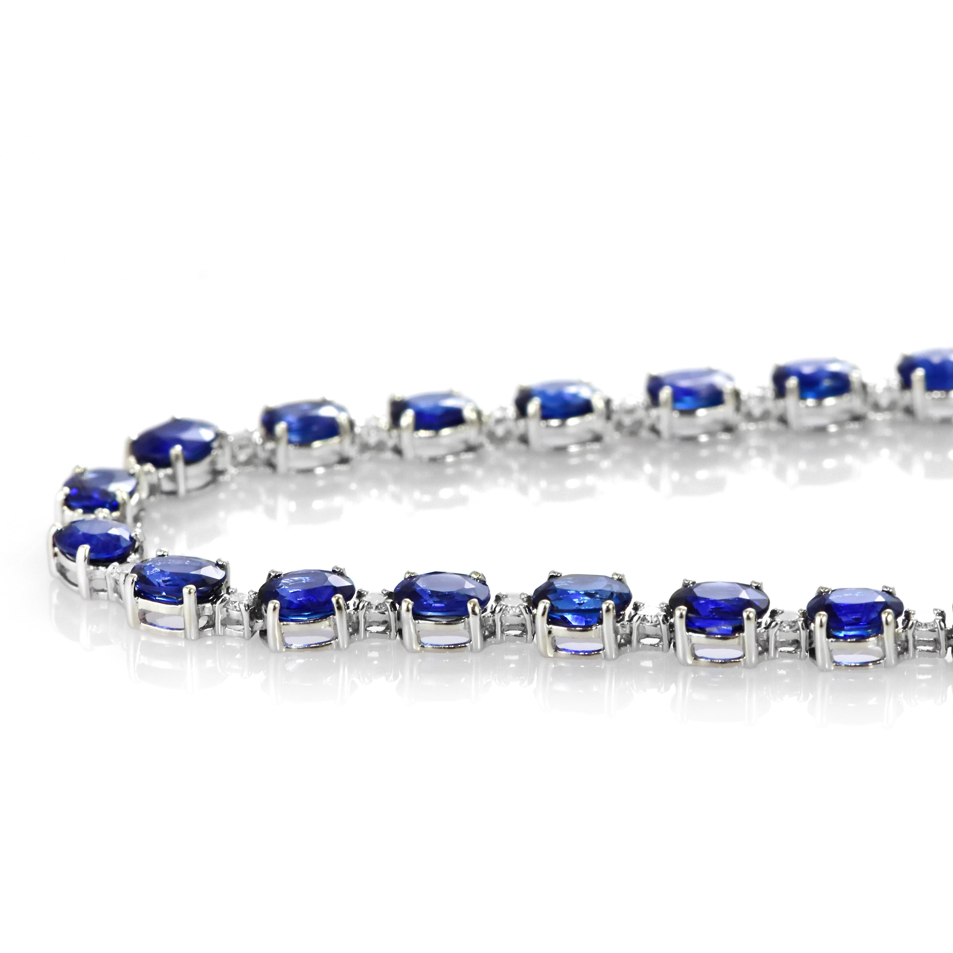 25.62 Carat Natural Ceylon Sapphires and Diamonds Necklace Made in Platinum For Sale 1