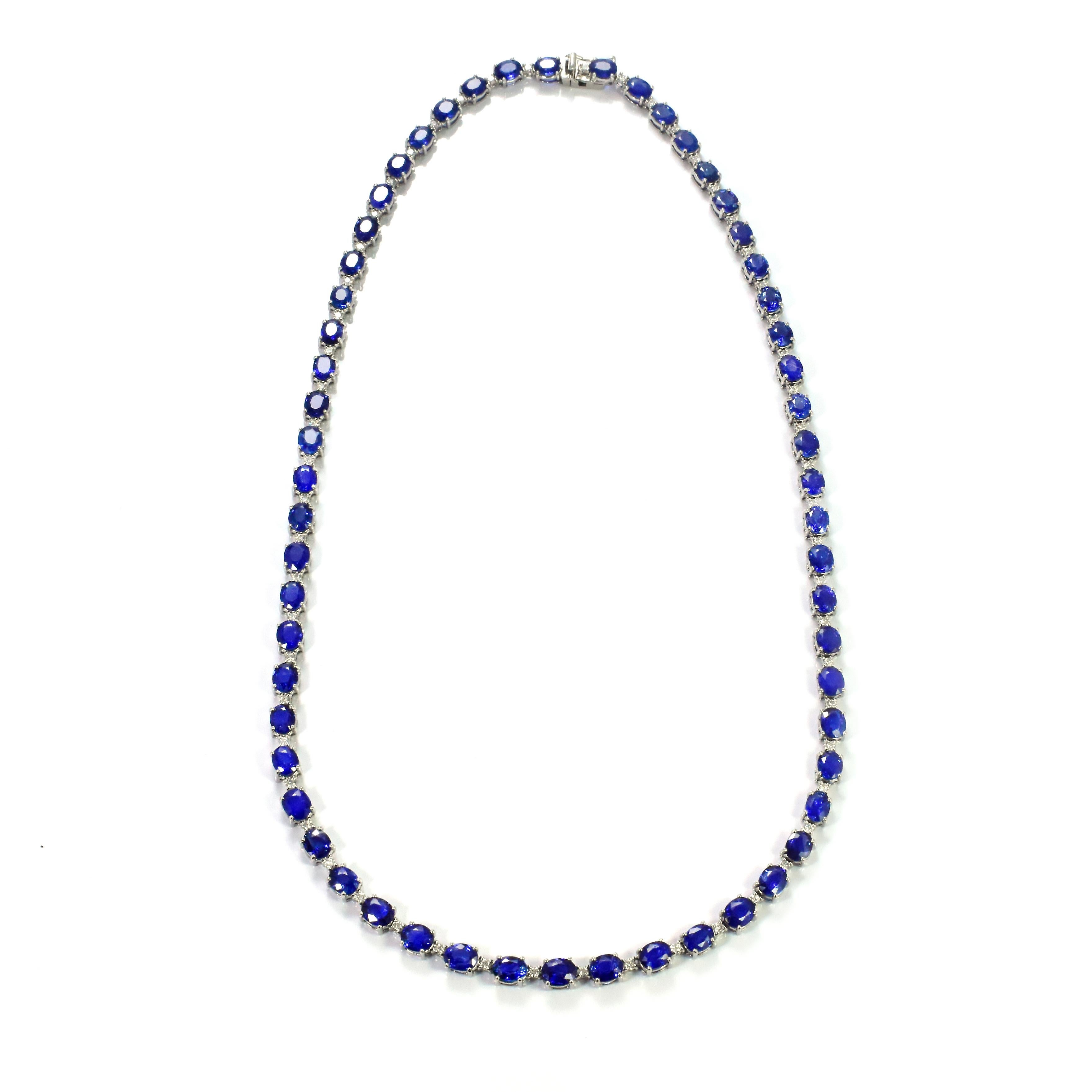 25.62 Carat Natural Ceylon Sapphires and Diamonds Necklace Made in Platinum For Sale 2