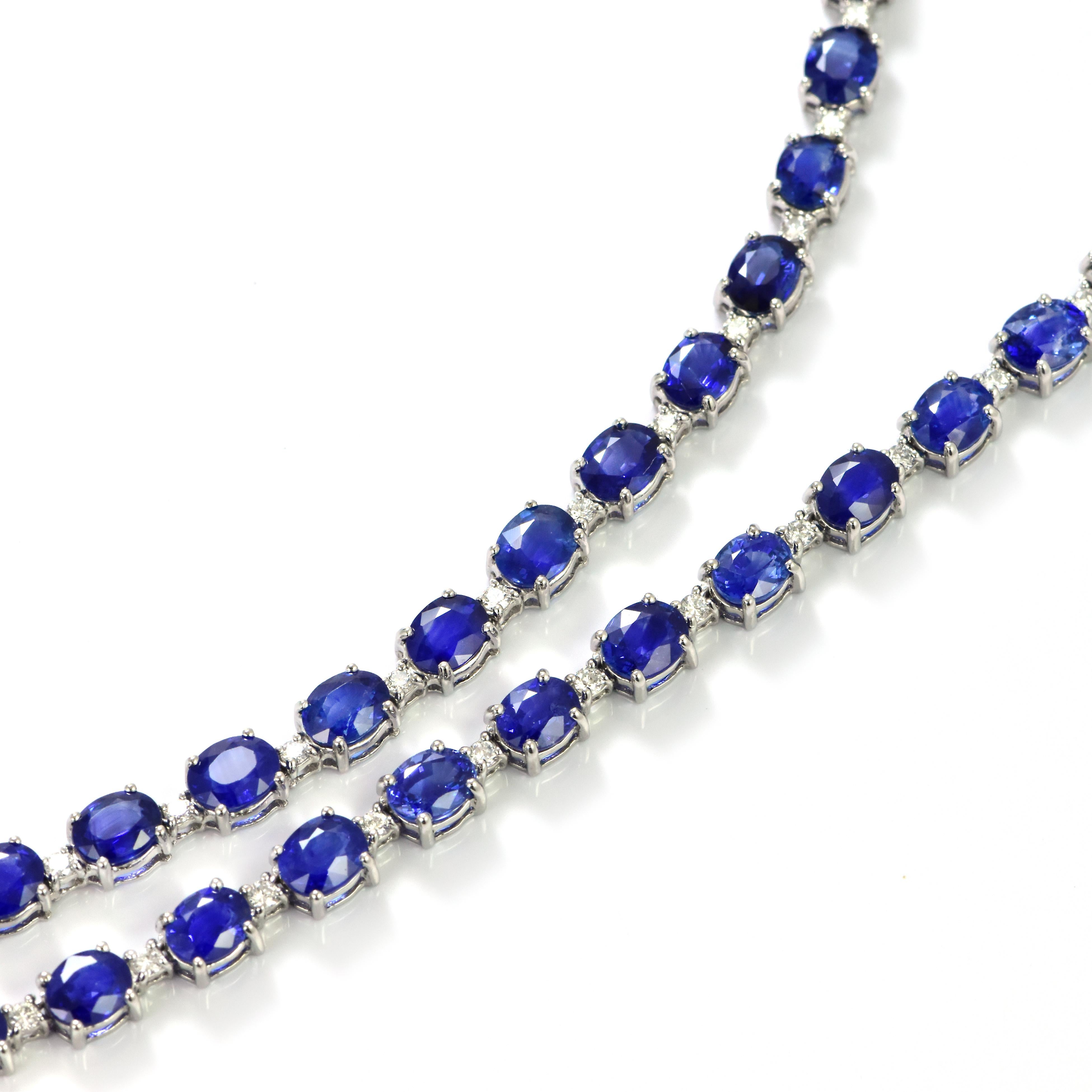25.62 Carat Natural Ceylon Sapphires and Diamonds Necklace Made in Platinum For Sale 3