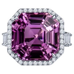 Anillo de Cóctel de Kunzita y Diamantes de Corte Asscher Rosa de 25,64 Quilates y 18 Kilates