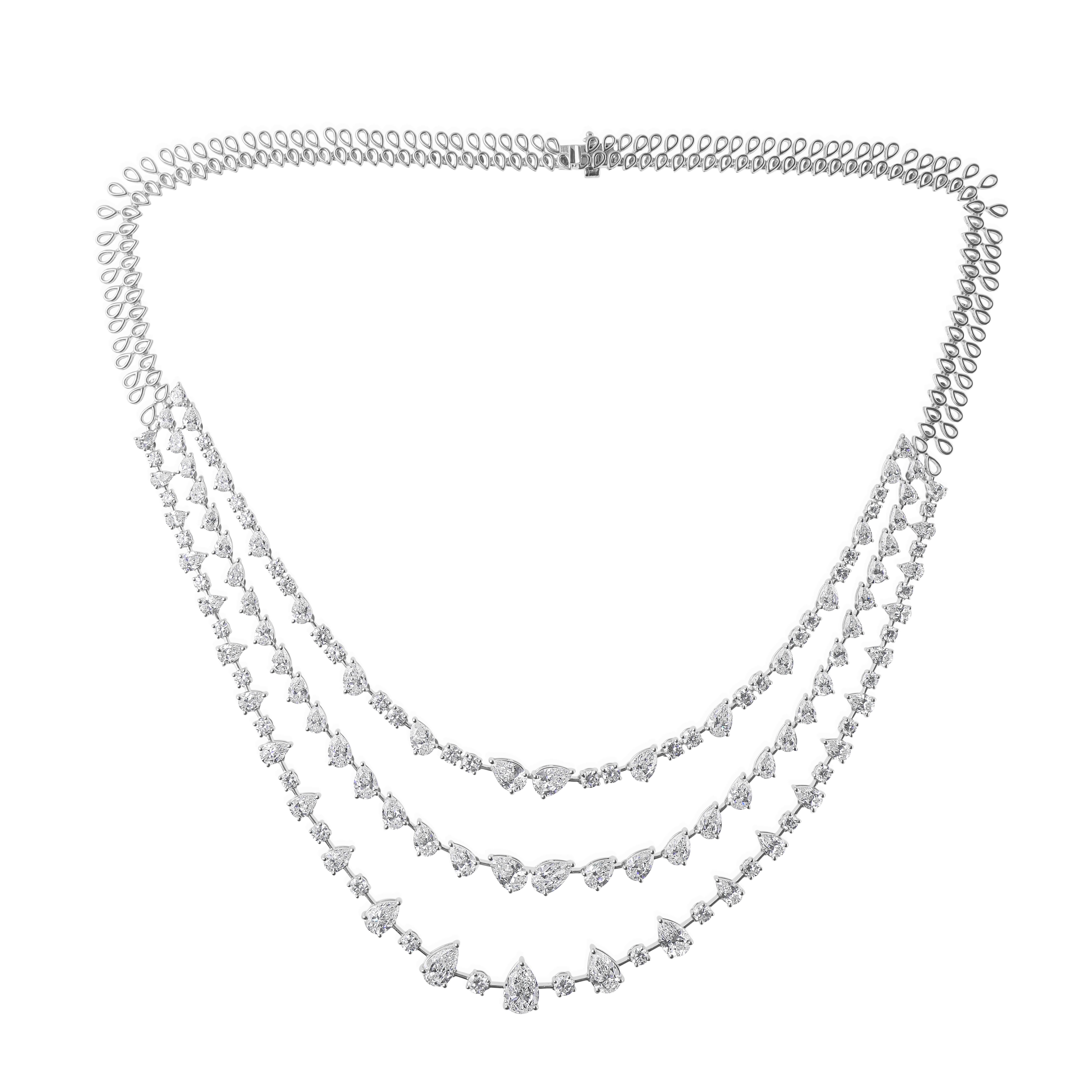 25,67 Karat Dreireihige Diamant-Halskette mit Birne und rundem Brillantschliff 14K Weißgold.
Jeder Strang ist mit simulierten Diamanten im Birnen- und Rundschliff geschmückt, die in einer kaskadenartigen Silhouette um das Dekolleté drapiert sind.
