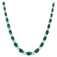 Collar de esmeralda talla oval de 25,68 quilates y diamante redondo de 8,66 quilates