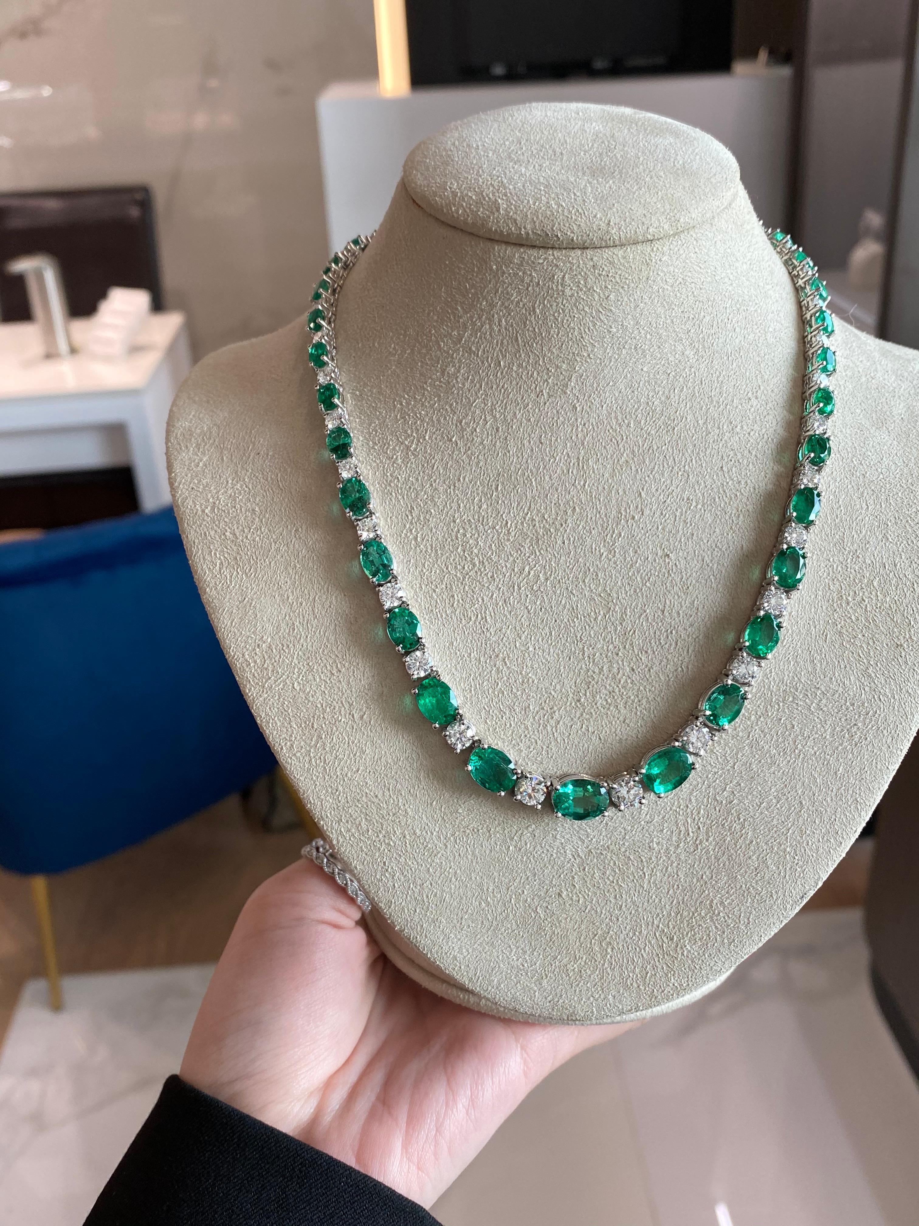 25.68 Carat Oval Cut Emerald and 8.66 Carat Round Diamond Necklace In New Condition For Sale In Houston, TX