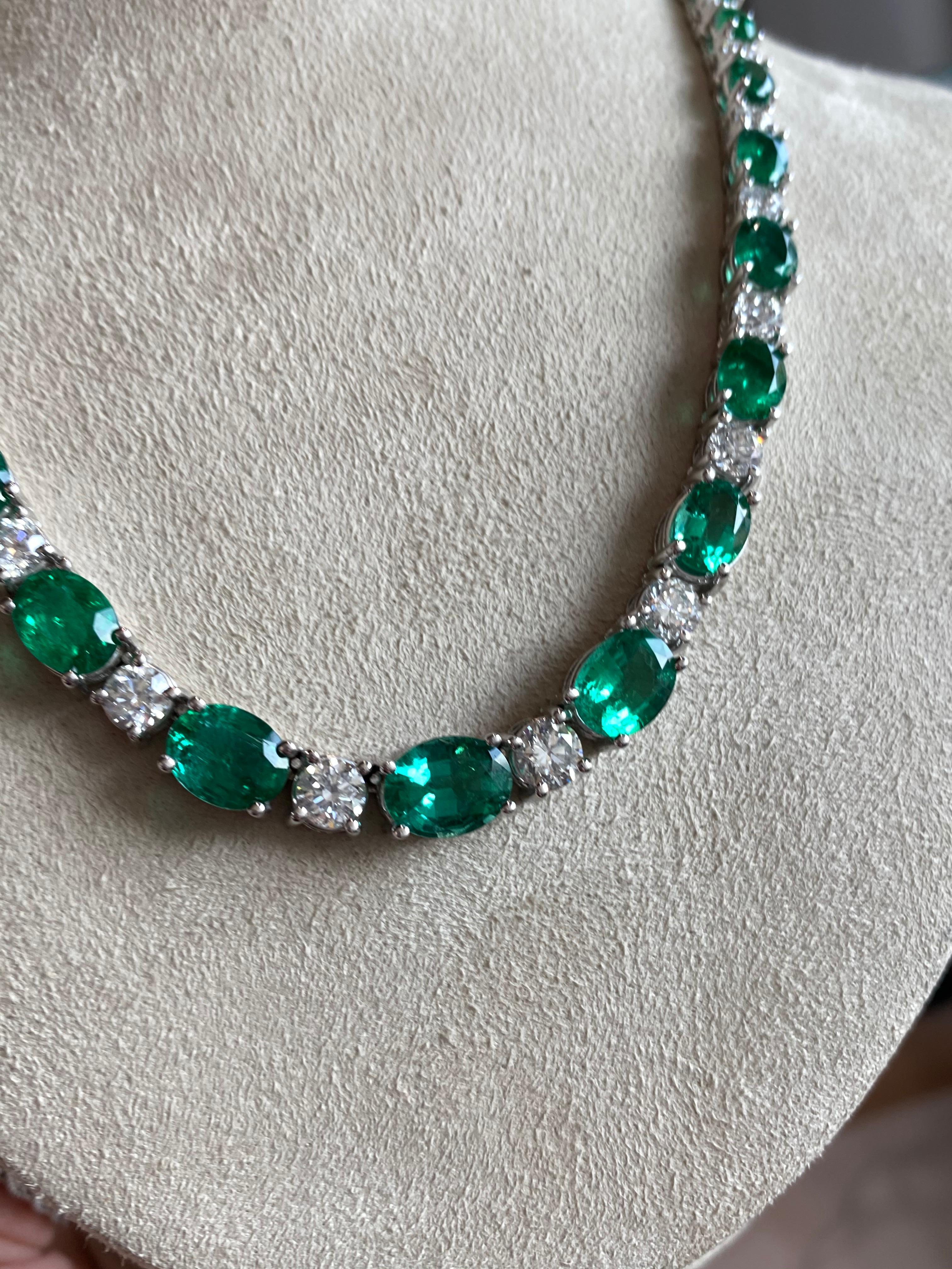 Women's or Men's 25.68 Carat Oval Cut Emerald and 8.66 Carat Round Diamond Necklace For Sale