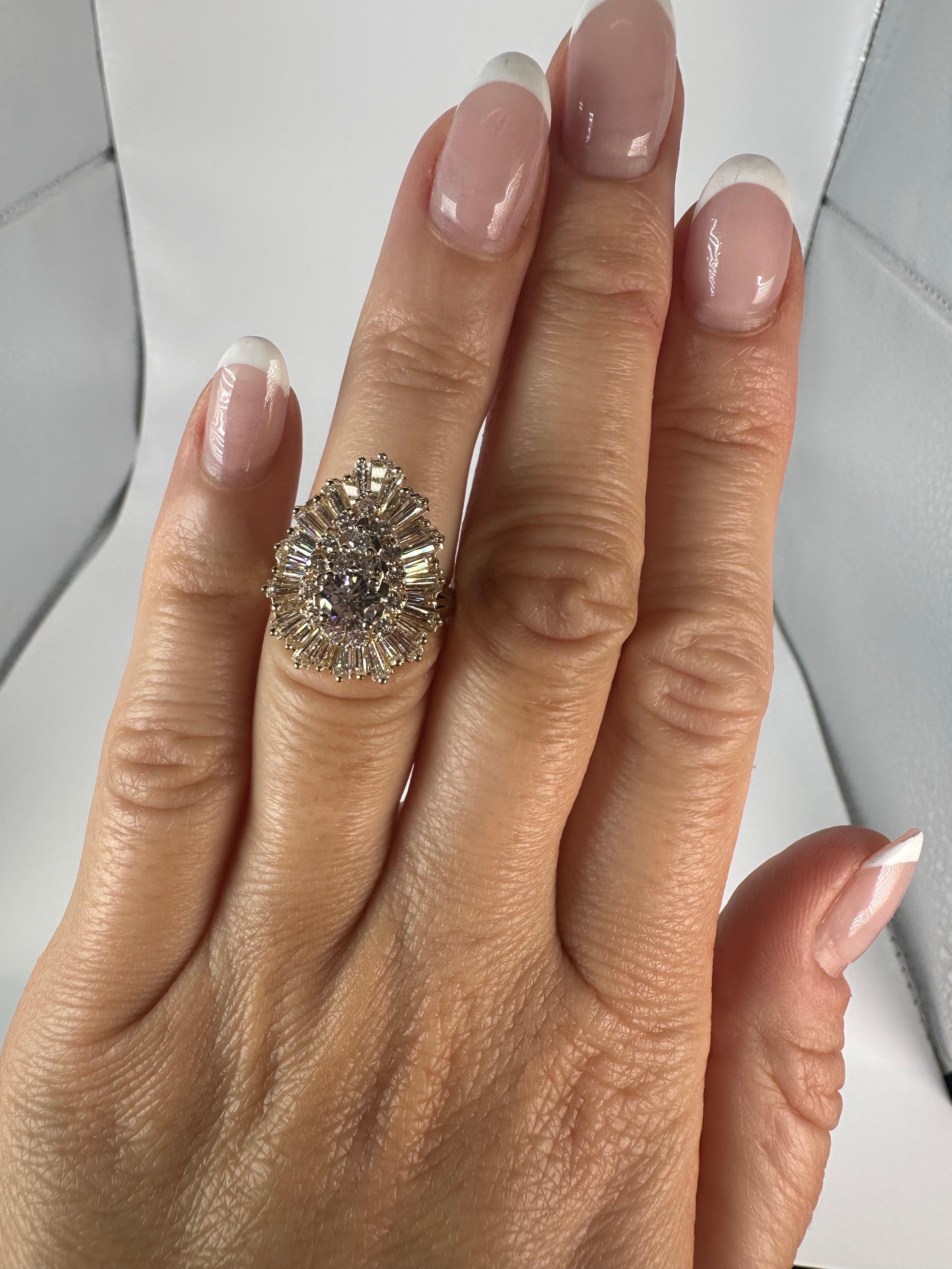Stunning ballerina ring made with large diamond 0.50 carats in the center and surrounding 2.06 diamonds around, diamonds are VS-SI clarity, F-G color and ring is totaling 6.75 grams.

Comes with beautiful packaging, certificate of authenticity and