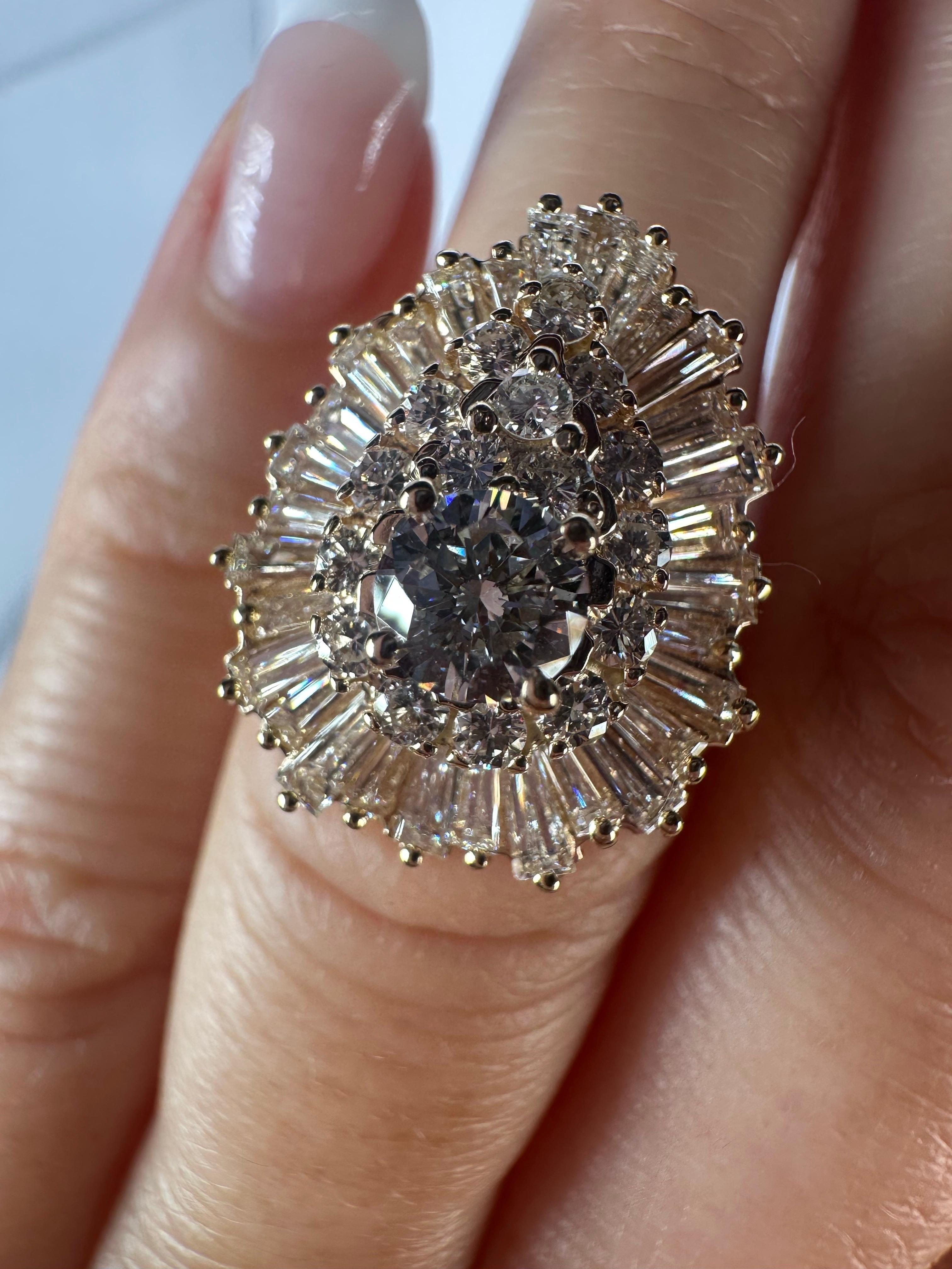 Women's or Men's 2.56ct Ballerina Diamond cocktail ring 14KT gold For Sale