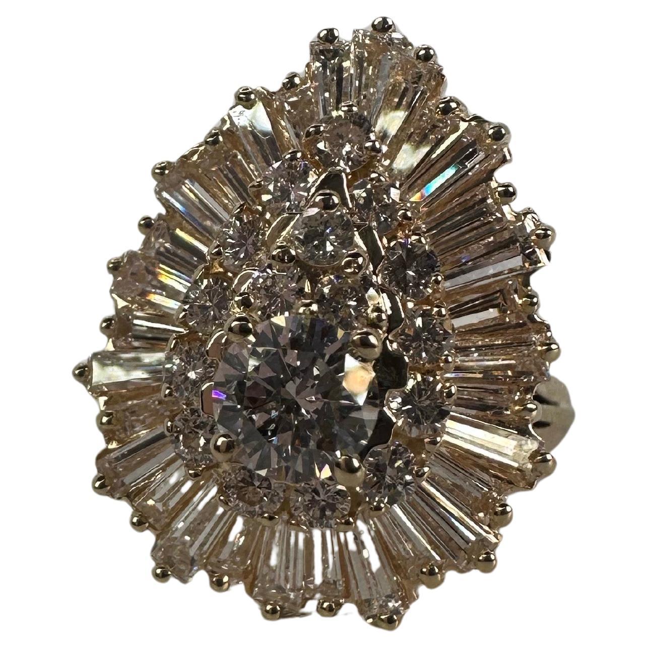 2.56ct Anillo de cóctel Diamante Bailarina Oro de 14KT