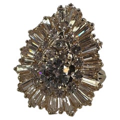 Anello cocktail con diamante Ballerina da 2,56 carati in oro 14KT