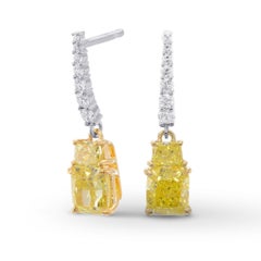Orecchino a goccia con diamante giallo intenso di 2,56 carati CS Fancy & Vivid Yellow Taper