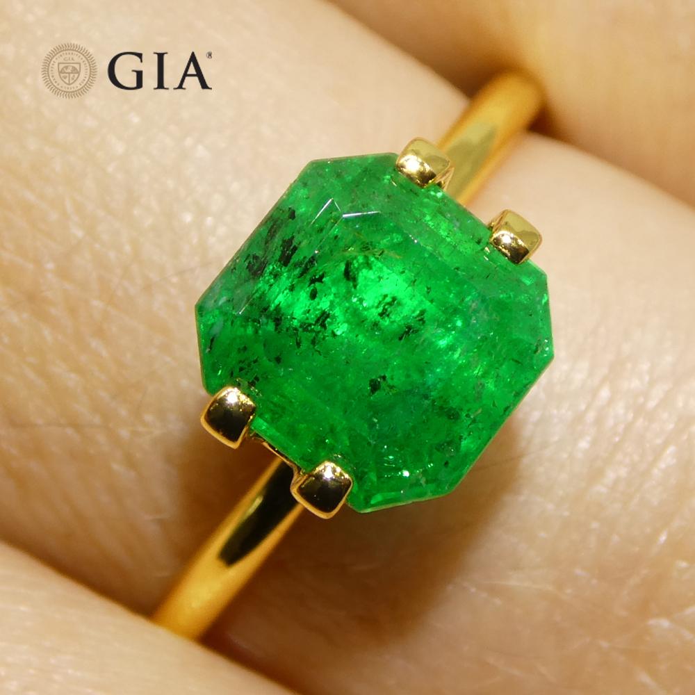 Esmeralda verde octogonal/esmeralda de 2.56 ct certificada por el GIA Colombia en venta 8