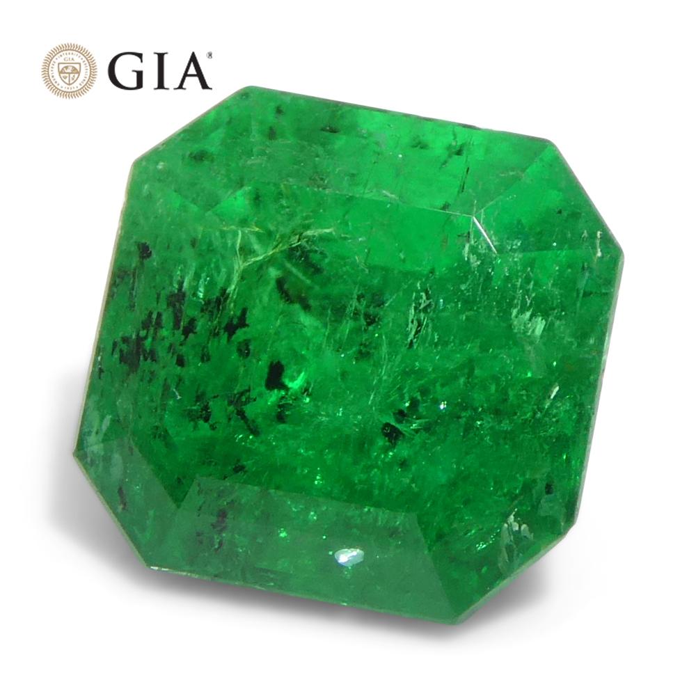 Esmeralda verde octogonal/esmeralda de 2.56 ct certificada por el GIA Colombia en venta 4