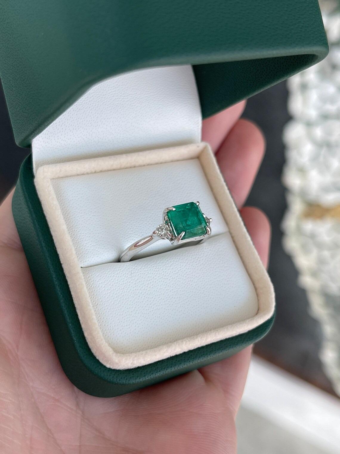 2.56tcw 14K Lush Dark Green Genuine Emerald-Asscher Cut & Diamond 3 Stone Ring (bague à 3 pierres) Neuf - En vente à Jupiter, FL