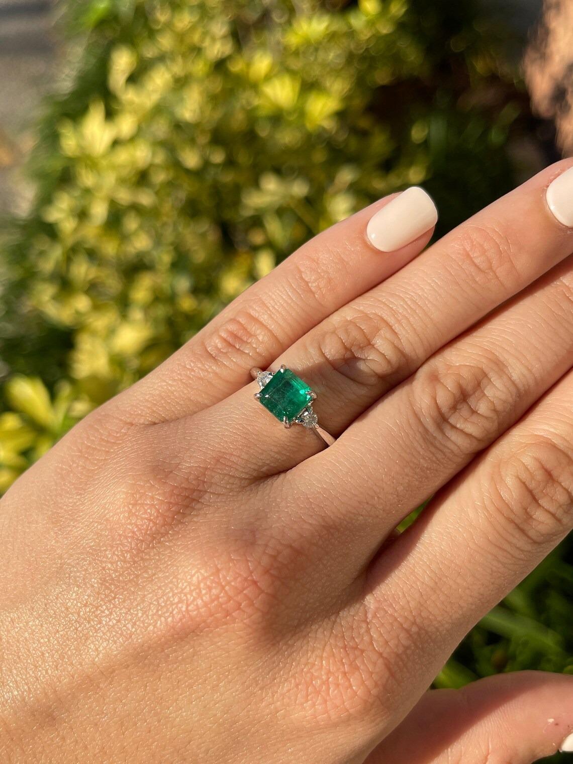 2.56tcw 14K Lush Dark Green Genuine Emerald-Asscher Cut & Diamond 3 Stone Ring (bague à 3 pierres) en vente 3