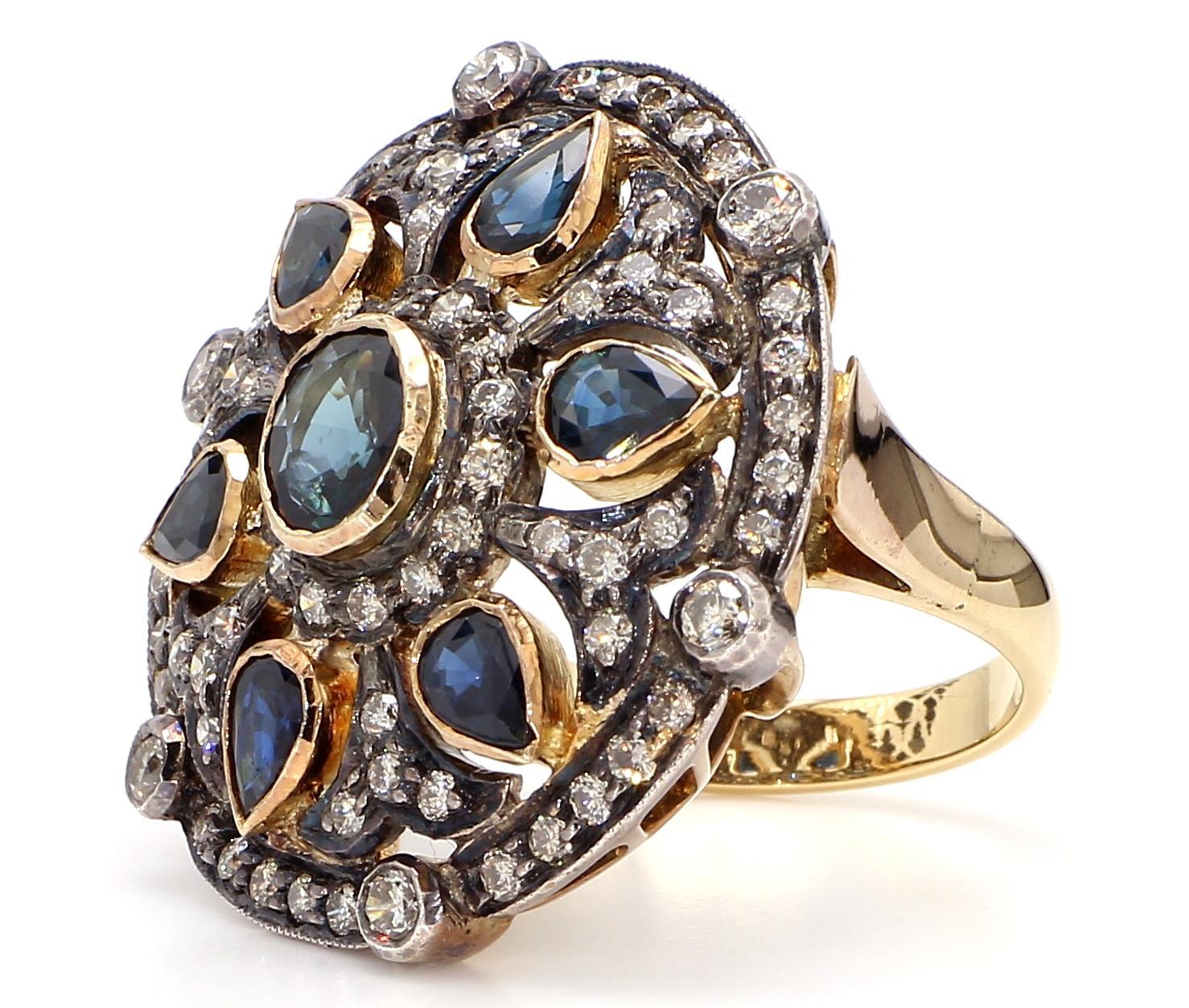 La bague ronde antique en saphir bleu est un bijou époustouflant qui respire l'élégance et la sophistication intemporelles. Façonnée avec un saphir bleu rond qui brille d'une teinte riche et profonde, cette bague est un accessoire unique qui attire