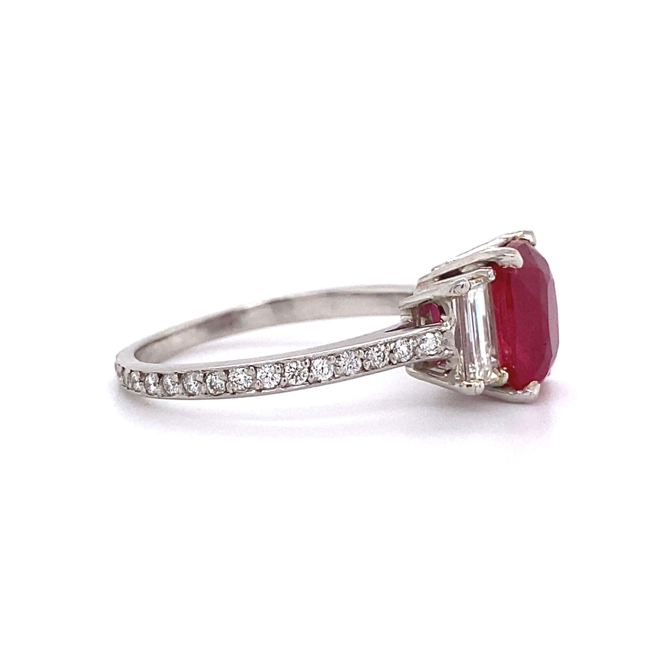 2.57 Carat Cushion Ruby and Diamond Cocktail Platinum Ring Estate Fine Jewelry In Excellent Condition For Sale In Montreal, QC