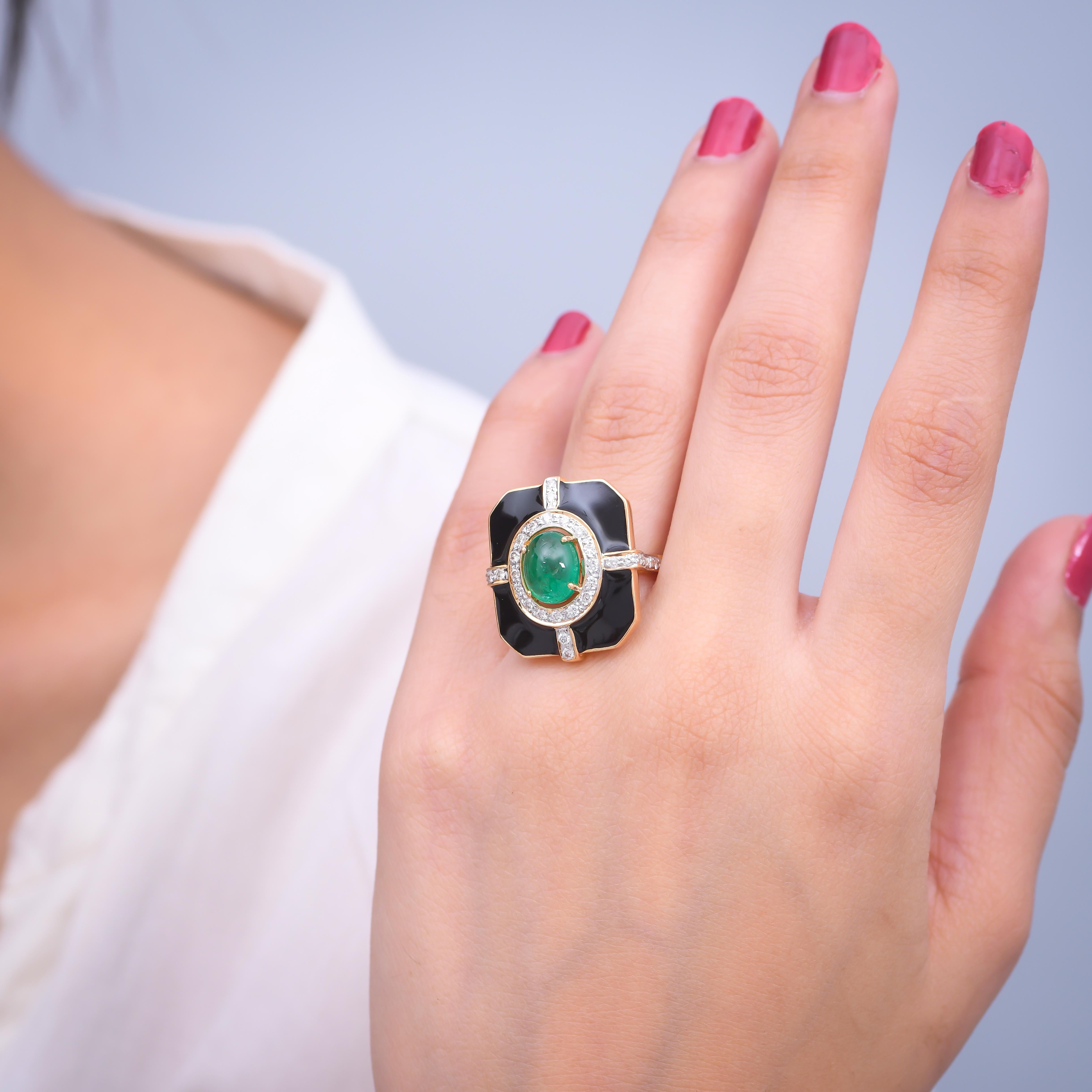 2.57 Carat Emerald And Diamond Black Enamel 18 Karat Yellow Gold Ring In New Condition In Jaipur, Jaipur