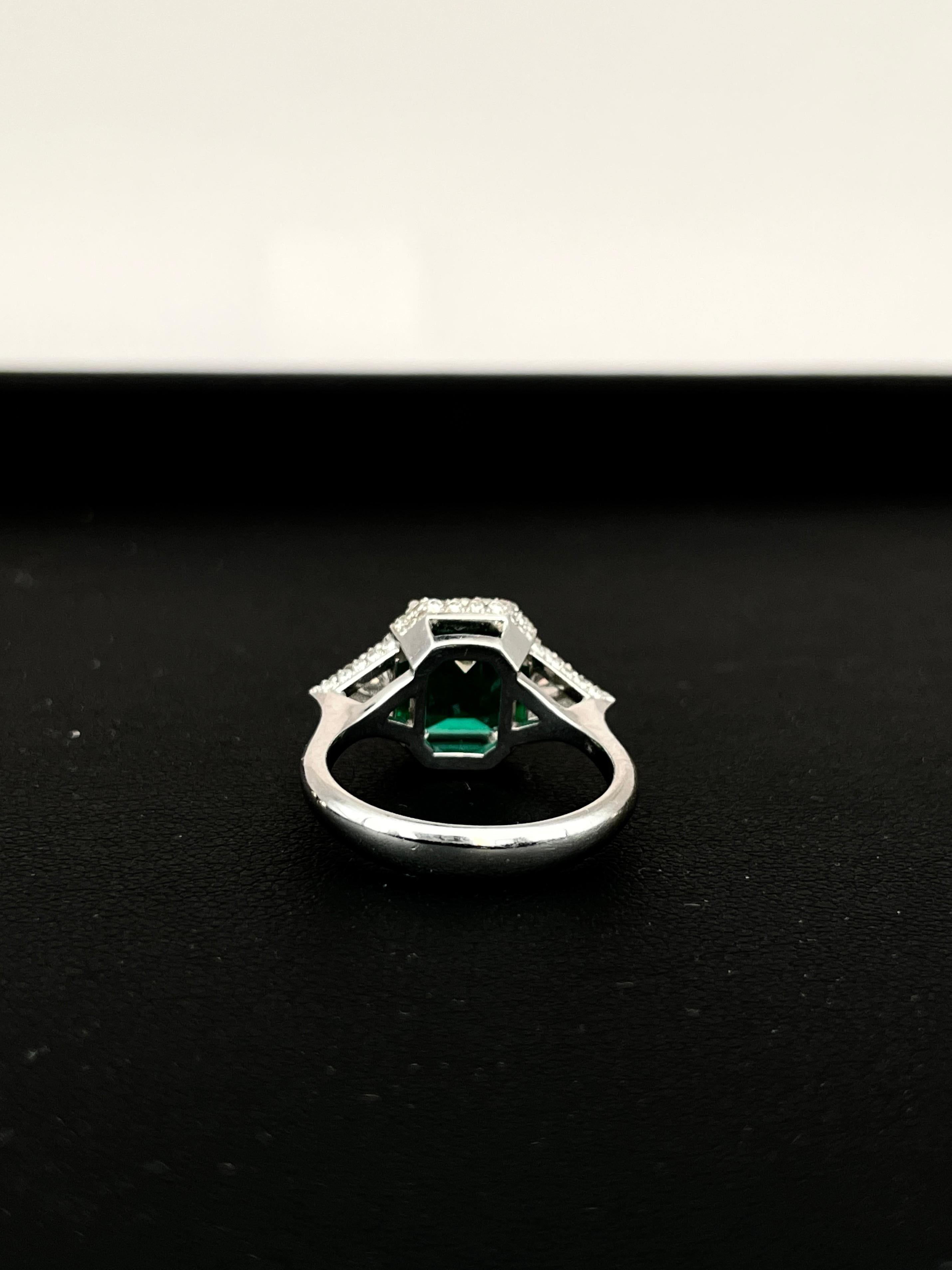 AGL Certified 2.57 Carat Emerald Three Stone Halo Ring In New Condition For Sale In New York, NY